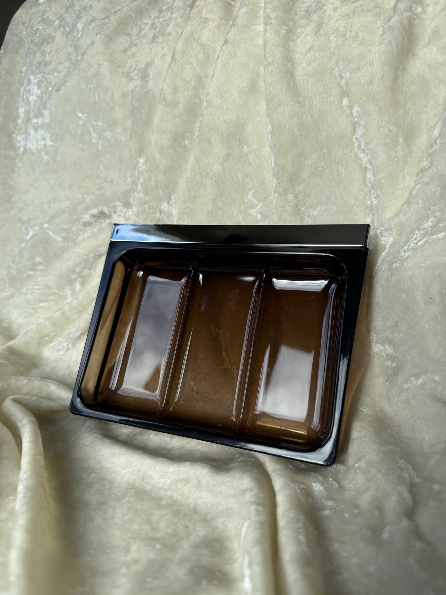 Porte savon en plexiglas ambré Allibert des années 70