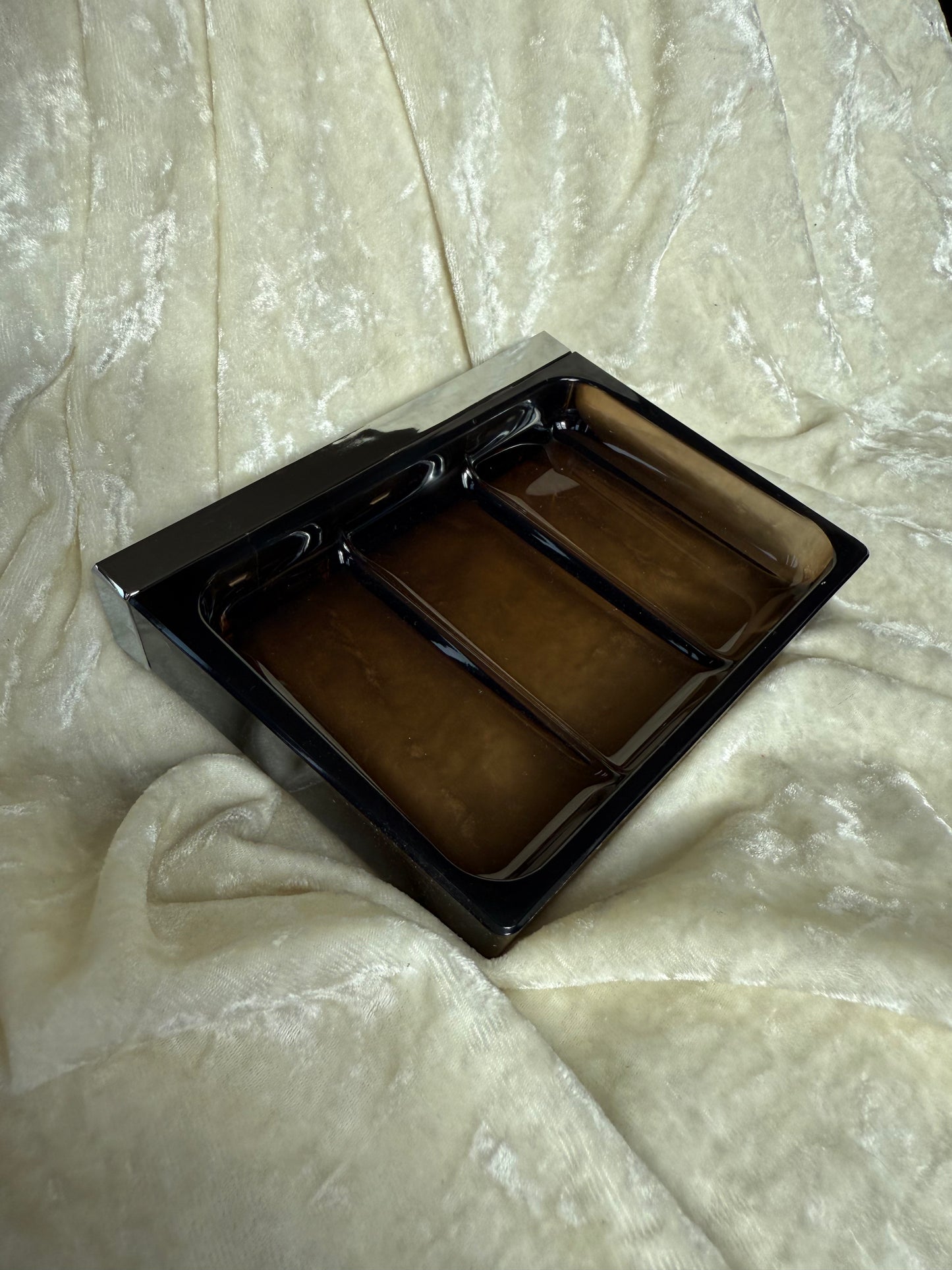 Porte savon en plexiglas ambré Allibert des années 70