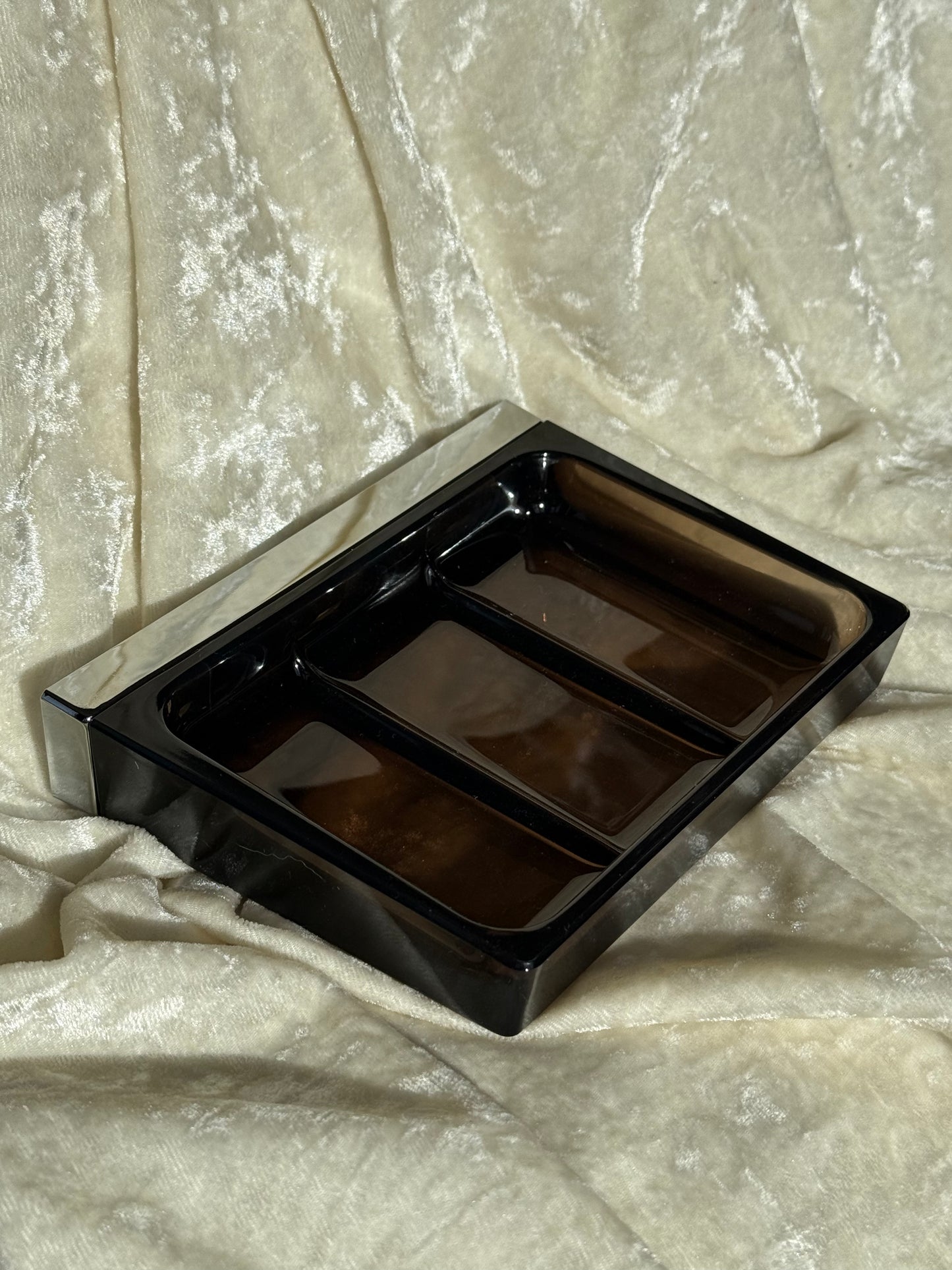 Porte savon en plexiglas ambré Allibert des années 70