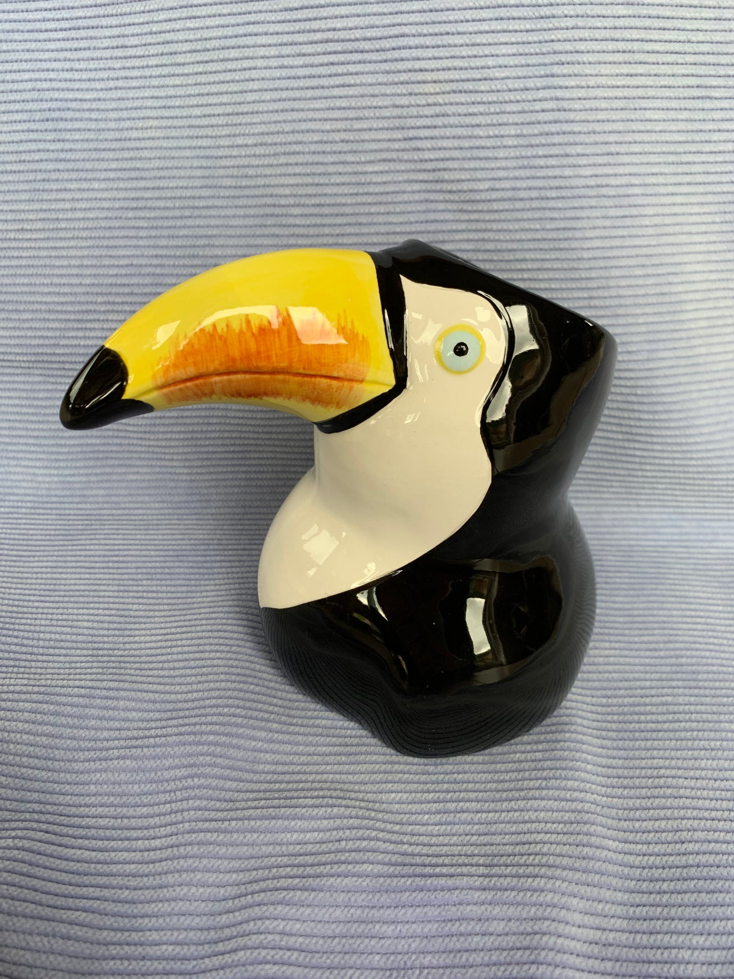 Vase toucan