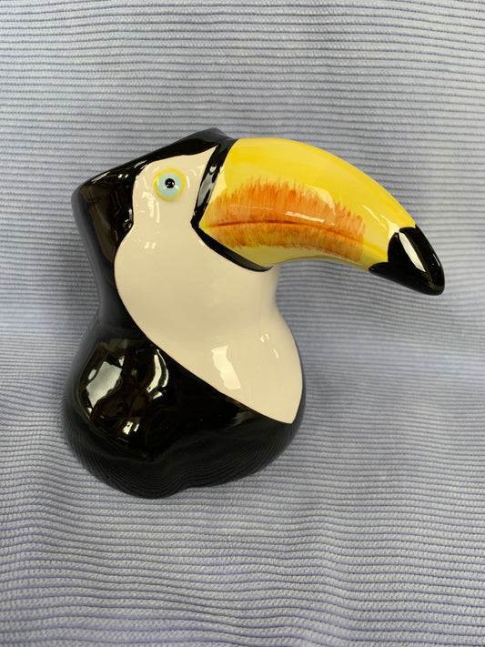 Vase toucan