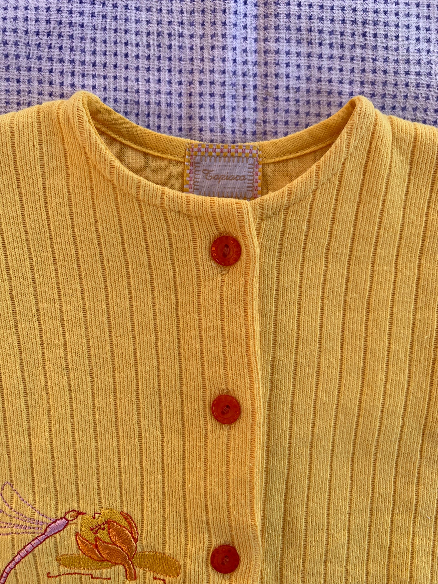 Petit gilet jaune neuf avec broderie Tapioca T.3 mois