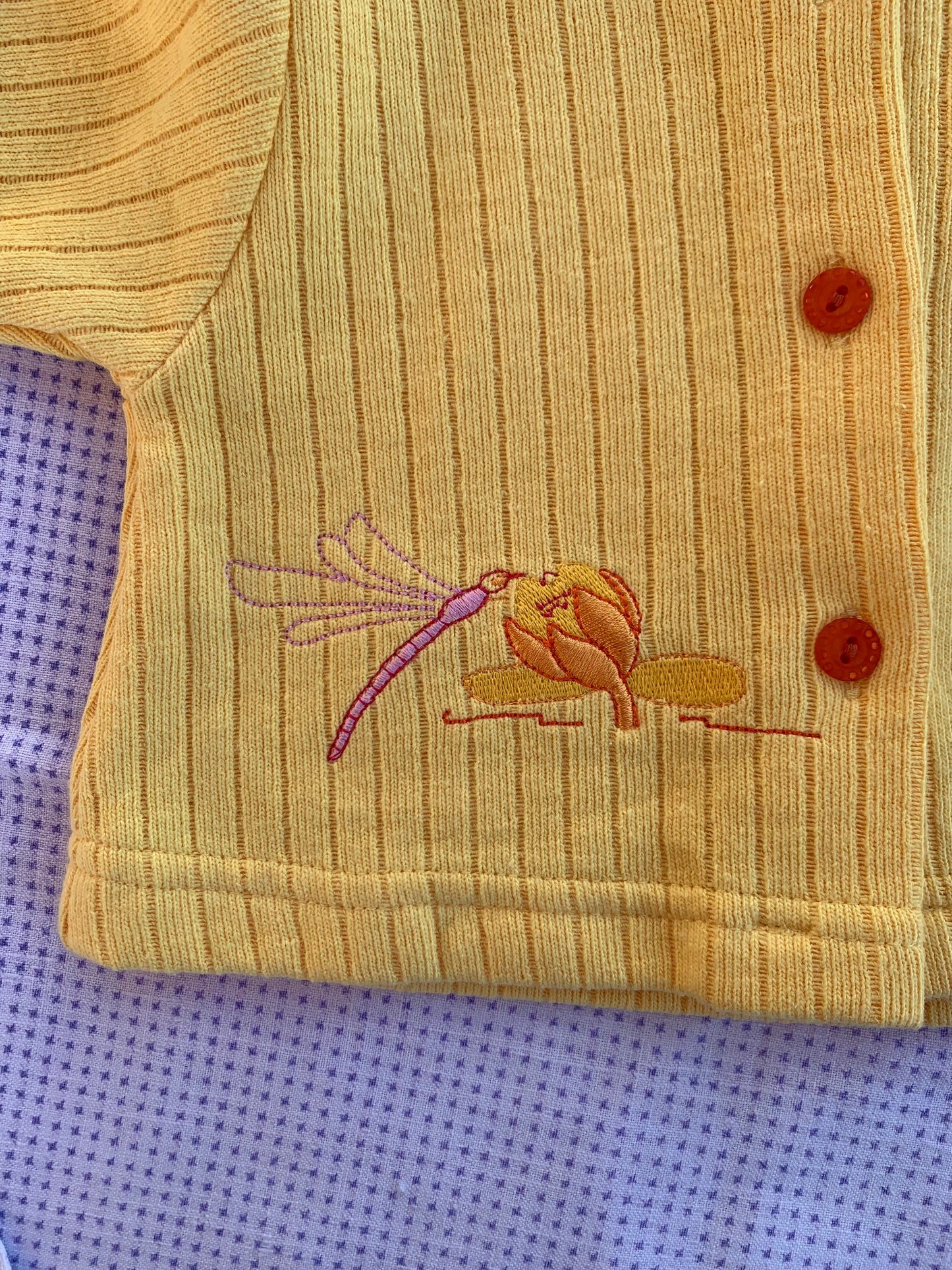 Petit gilet jaune neuf avec broderie Tapioca T.3 mois