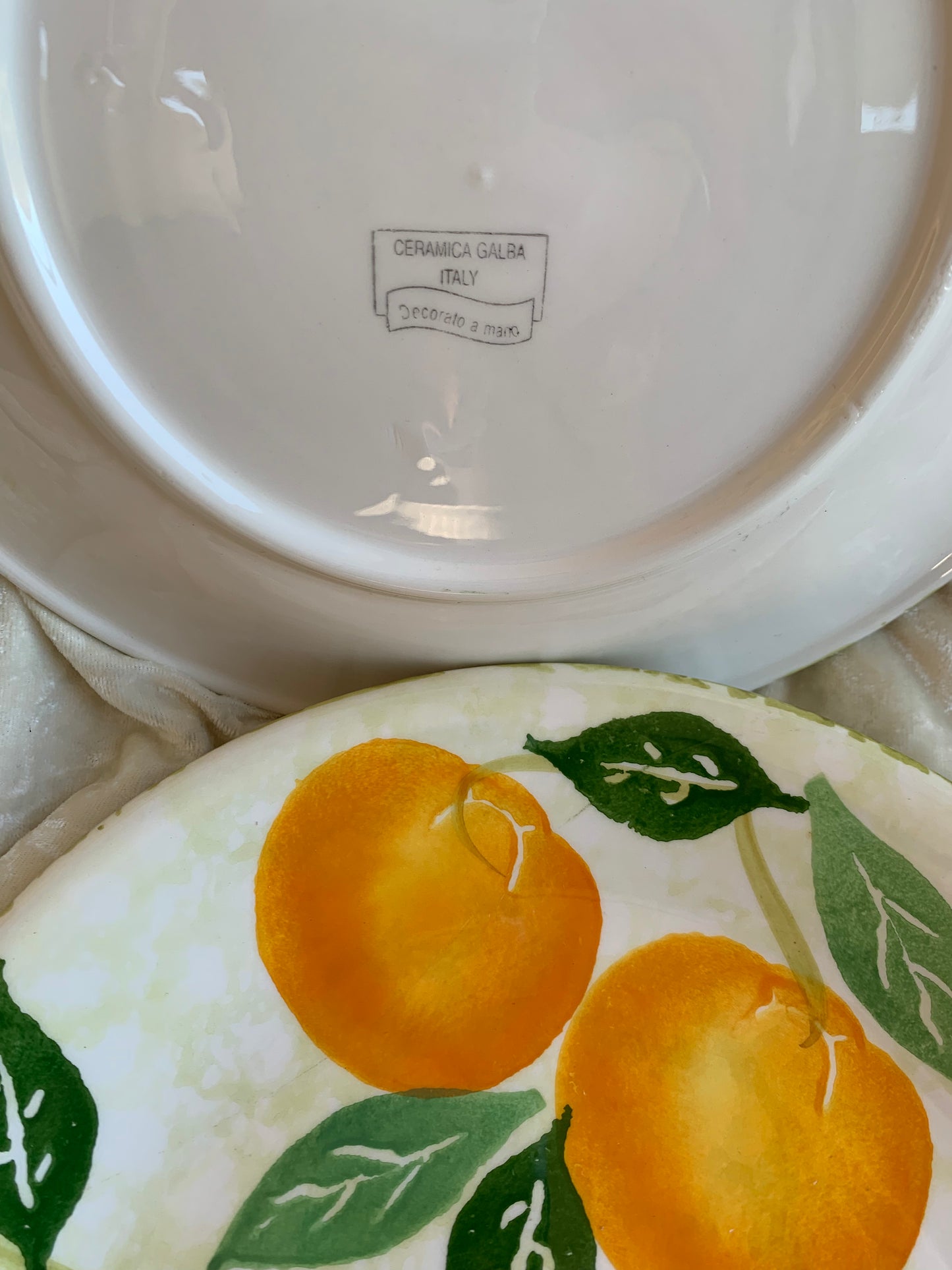 Deux assiettes plates motifs oranges Made in Italy