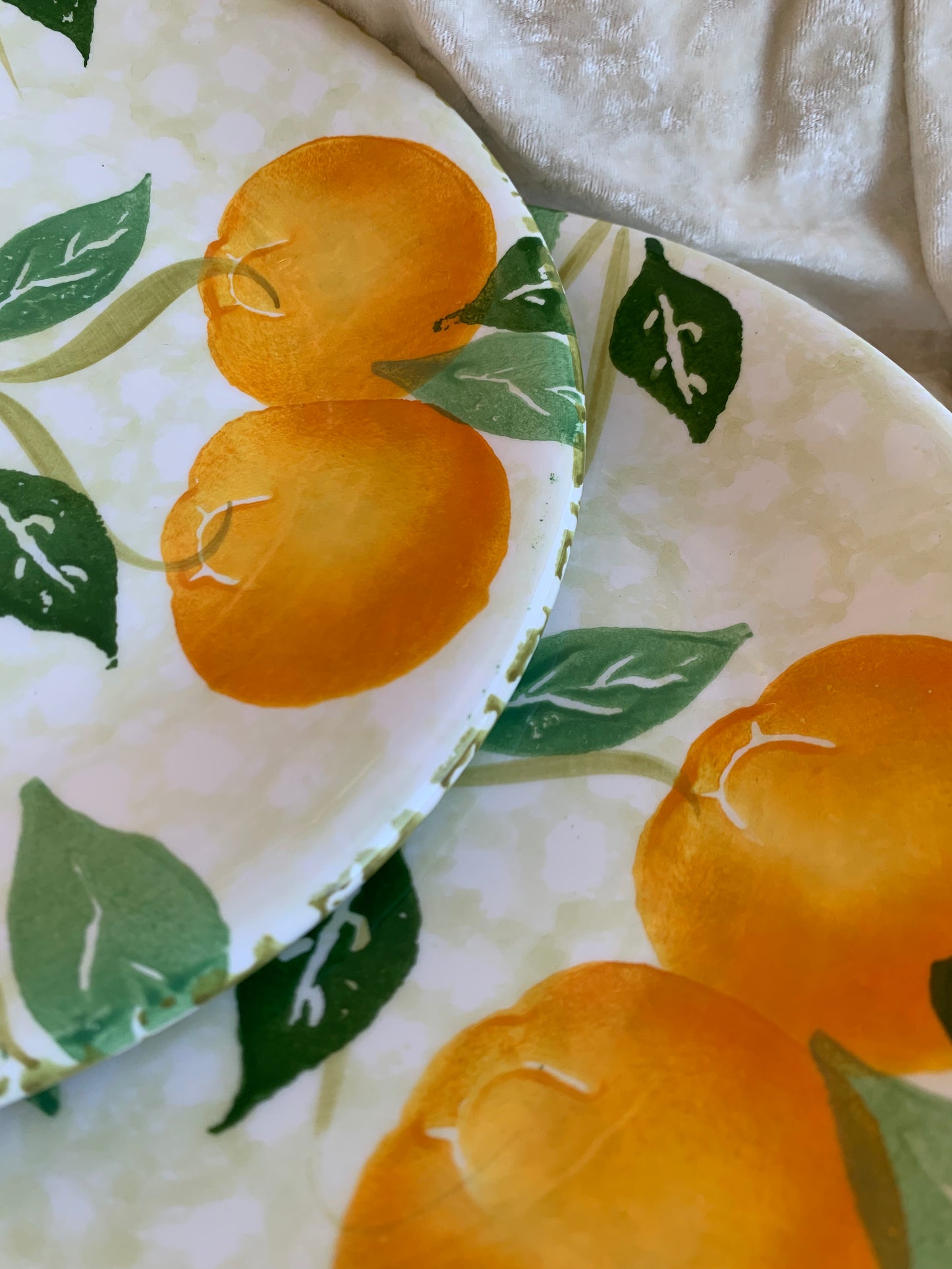 Deux assiettes plates motifs oranges Made in Italy