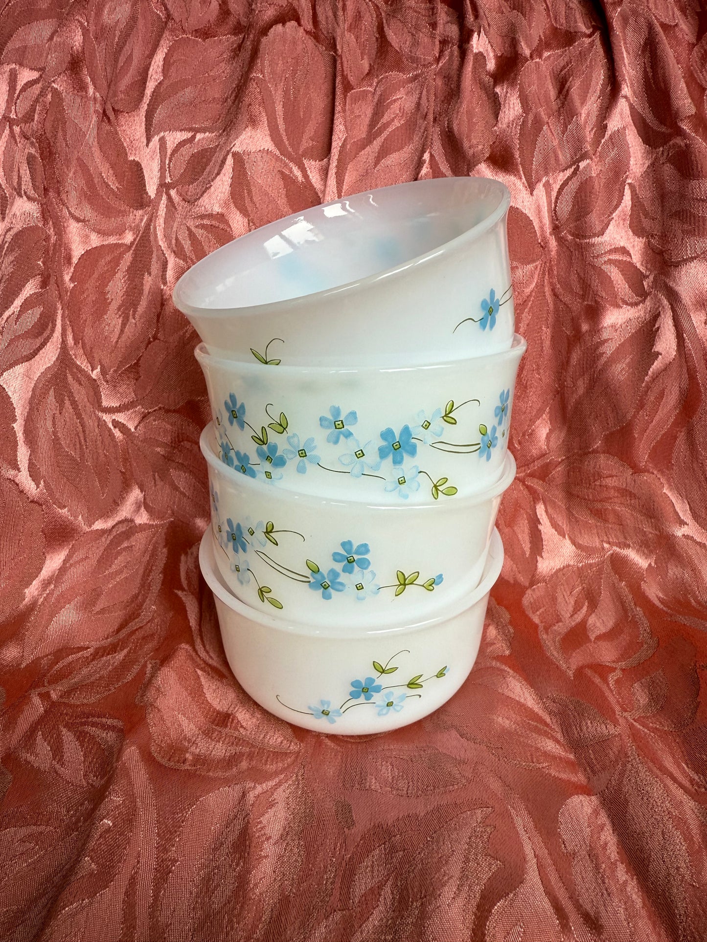 Quatre coupelles / ramequins Arcopal fleurs bleues