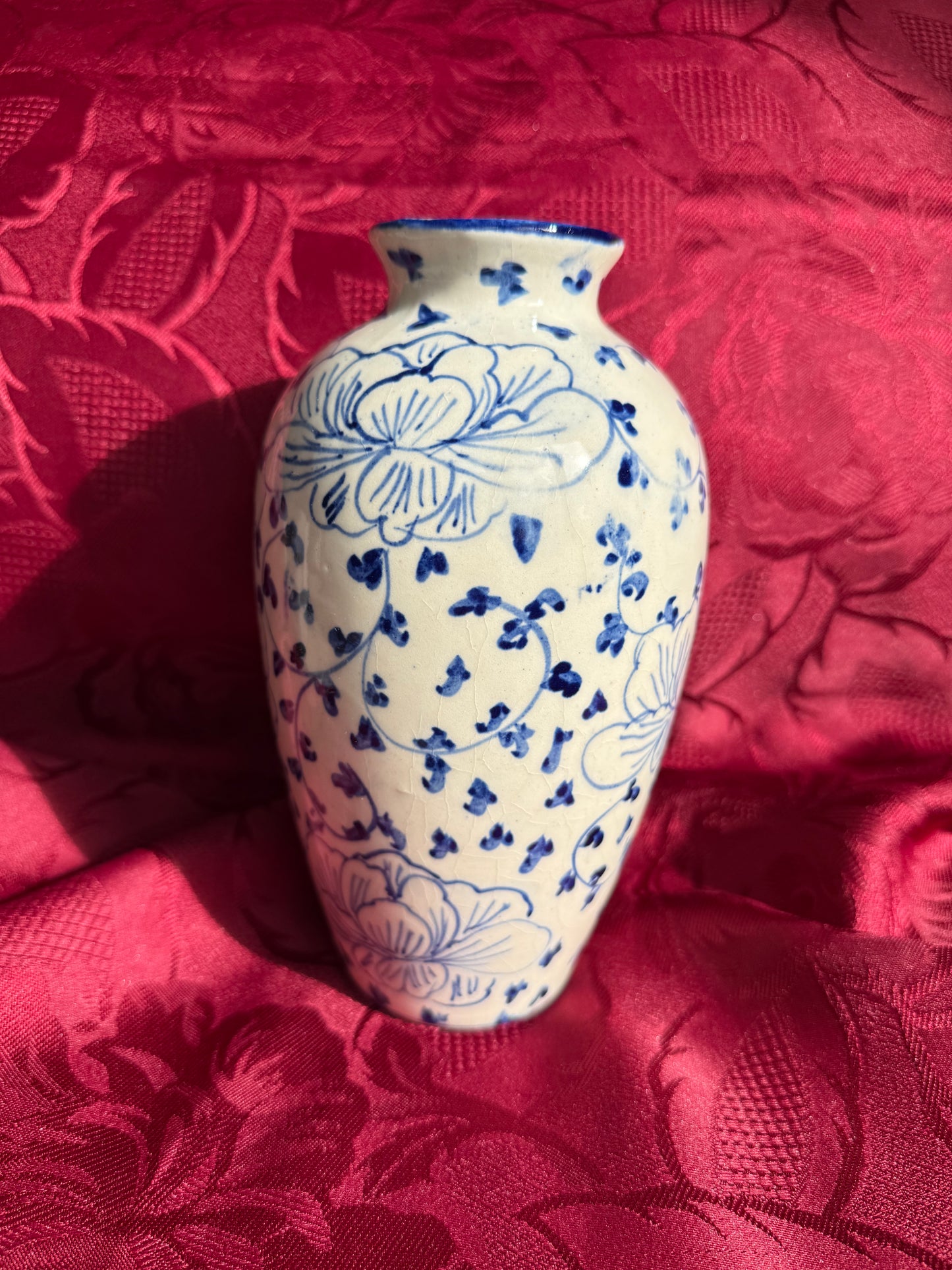 Vase en céramique fleurs bleues peintes à la main