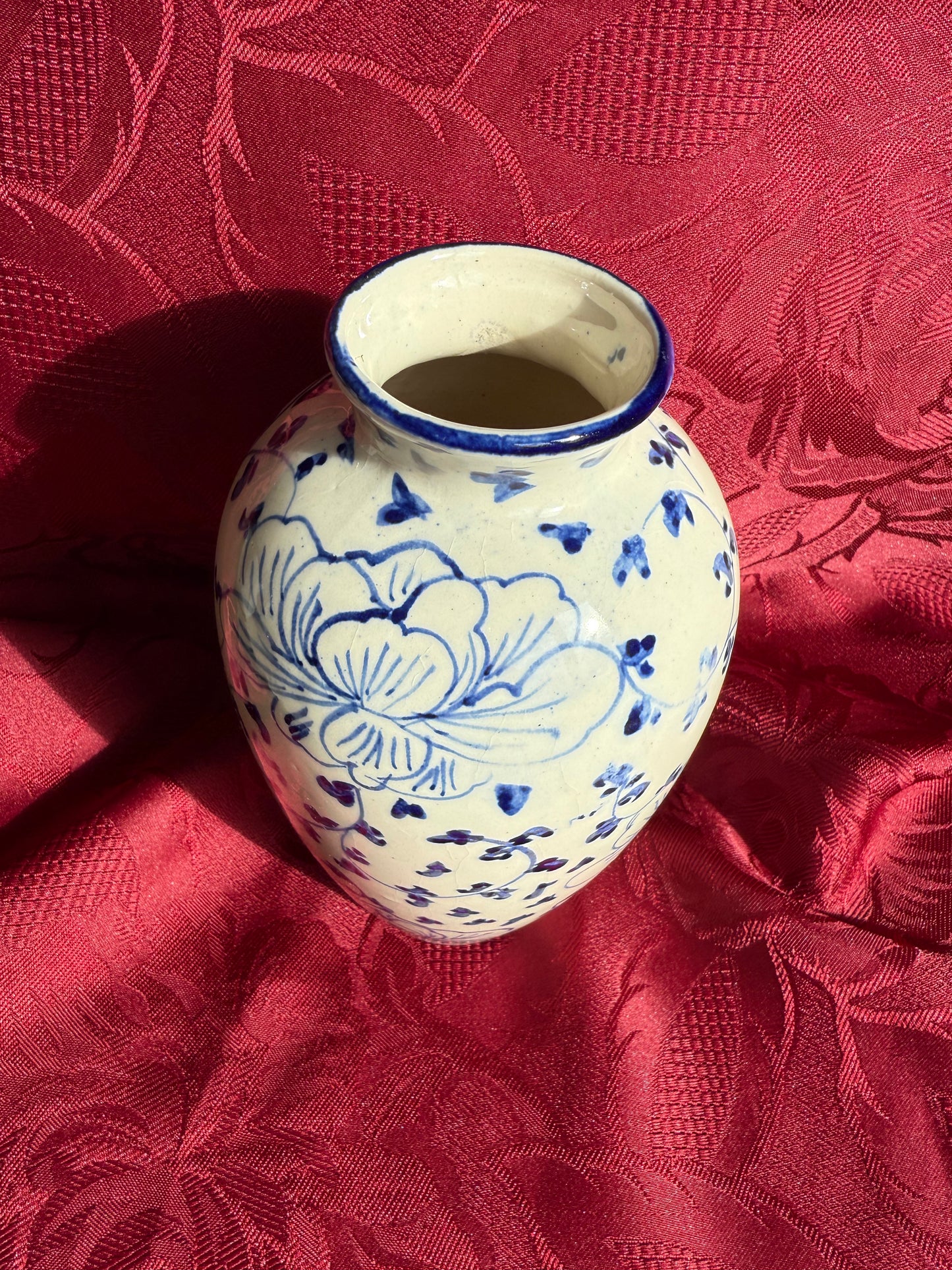 Vase en céramique fleurs bleues peintes à la main