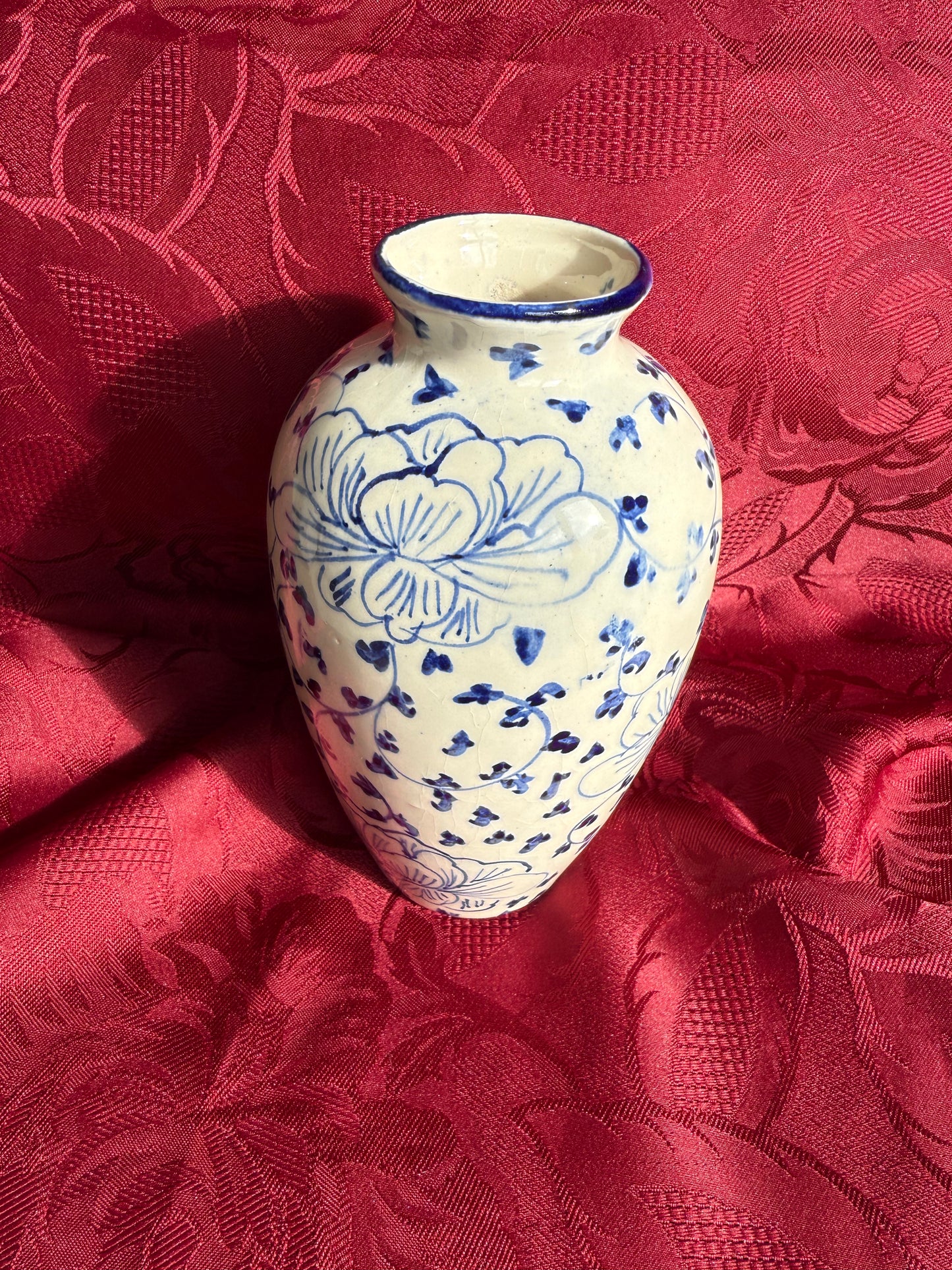 Vase en céramique fleurs bleues peintes à la main