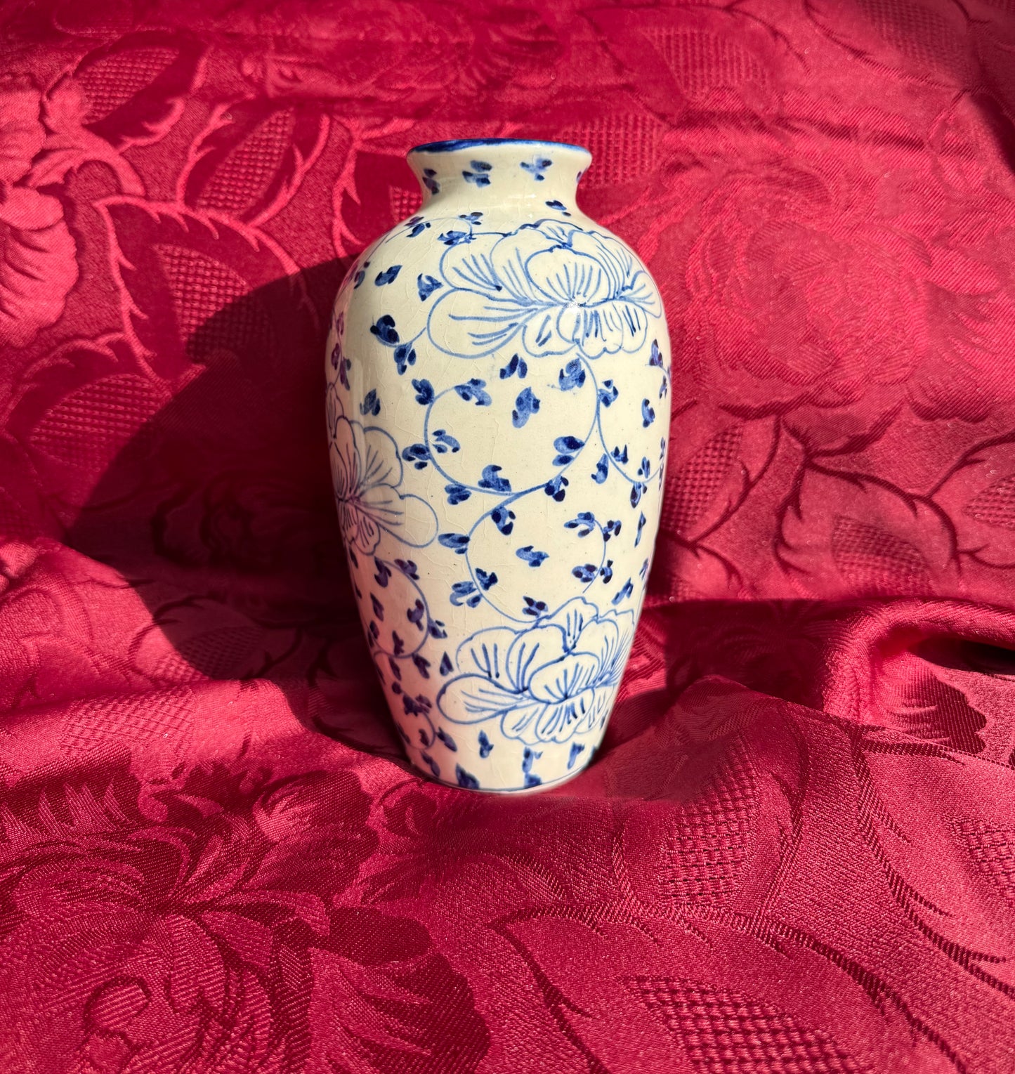 Vase en céramique fleurs bleues peintes à la main