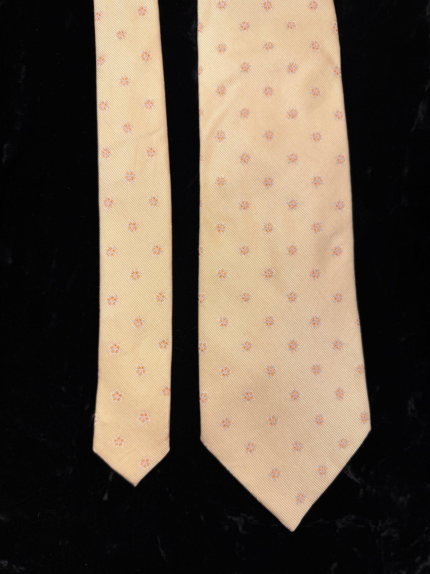 Cravate Bevilacqua fleurie