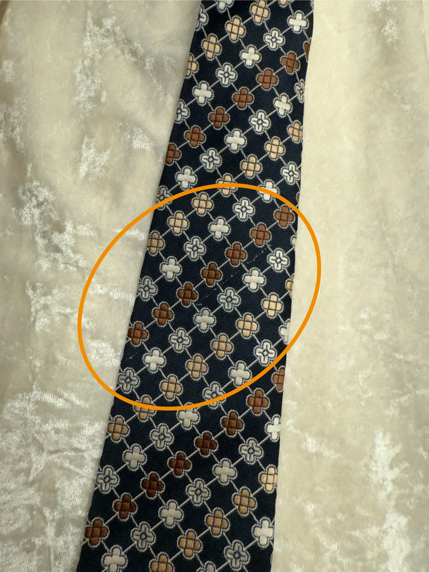 Cravate Roger Chambard motifs fleurs