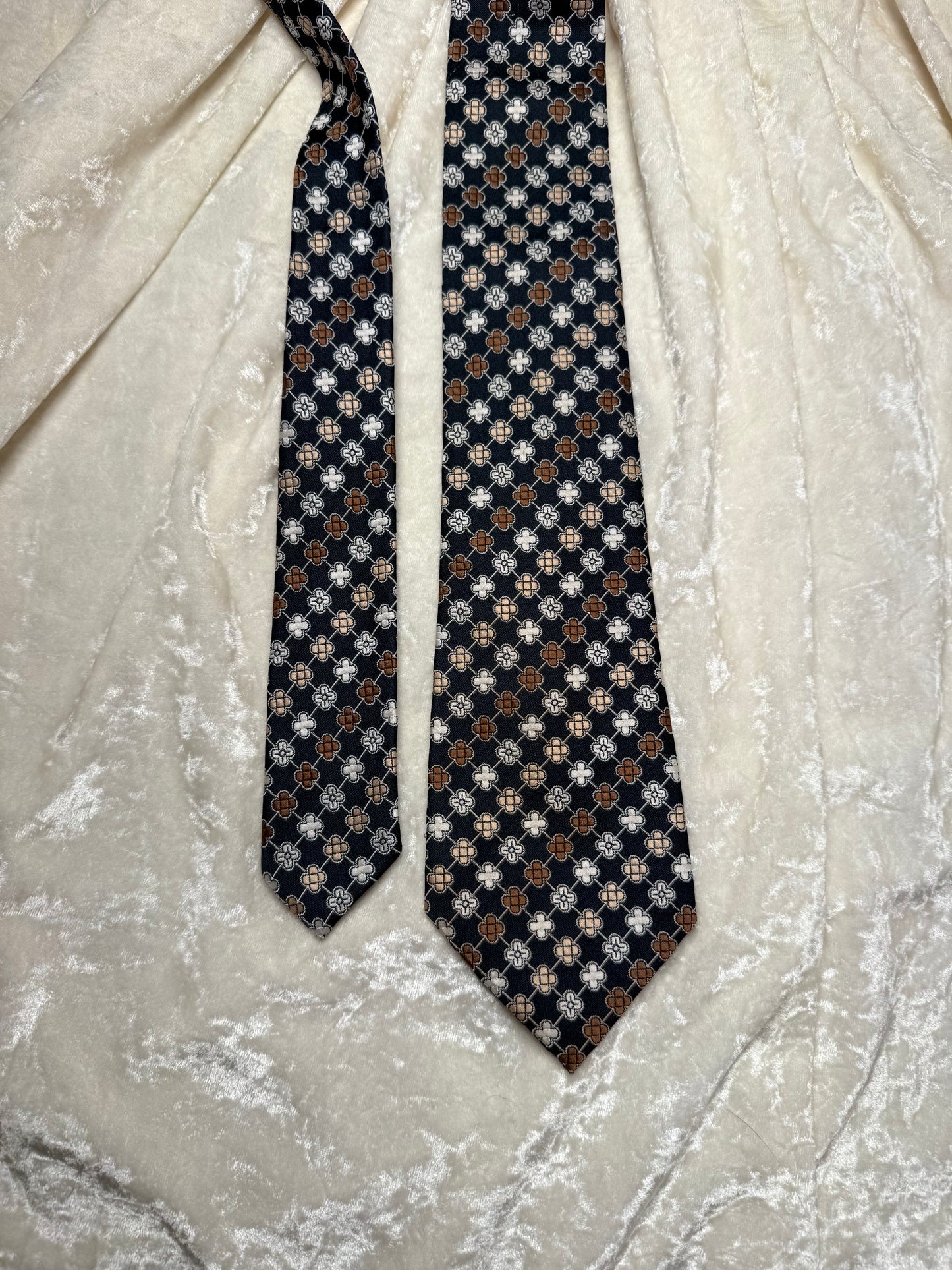 Cravate Roger Chambard motifs fleurs