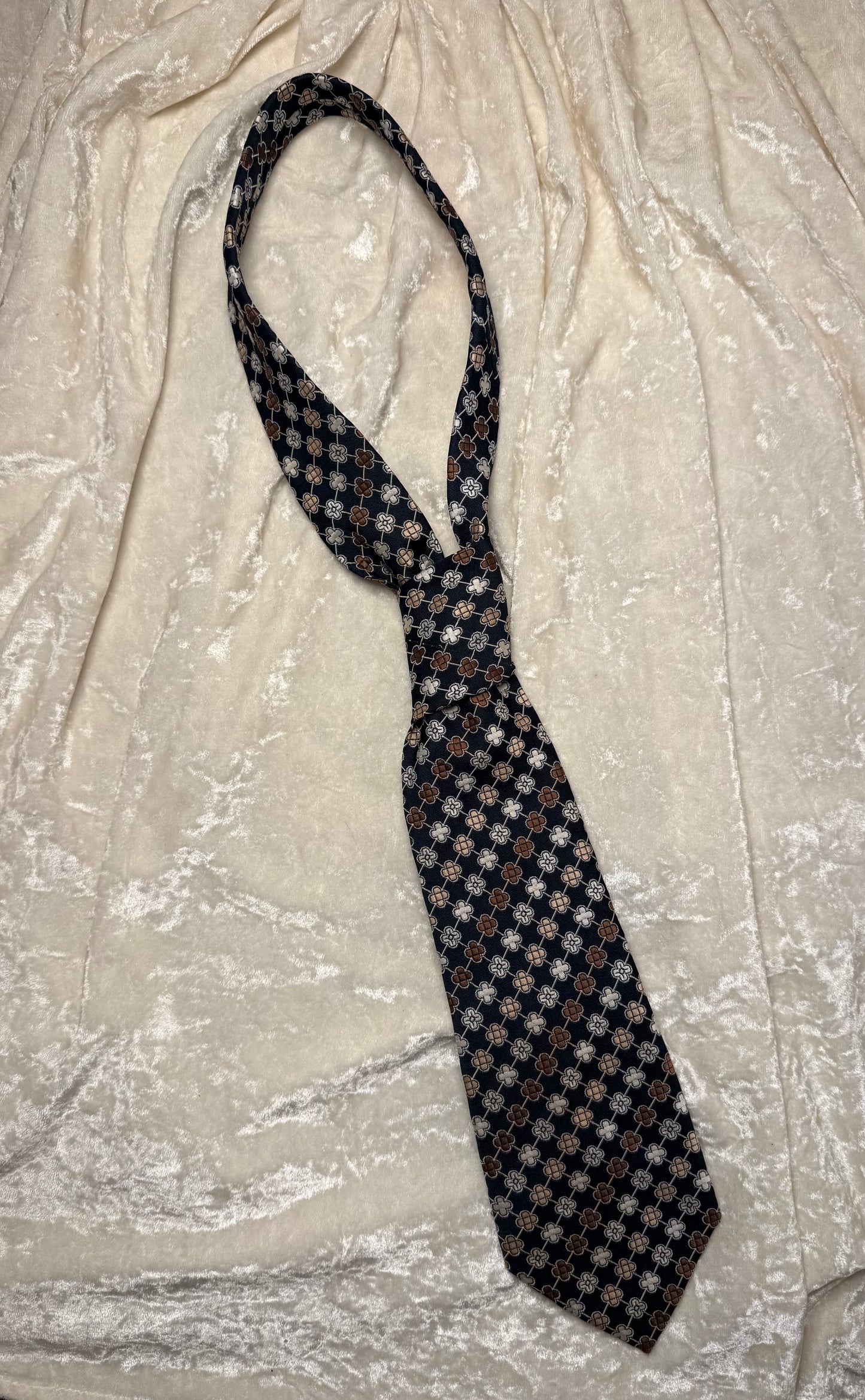 Cravate Roger Chambard motifs fleurs