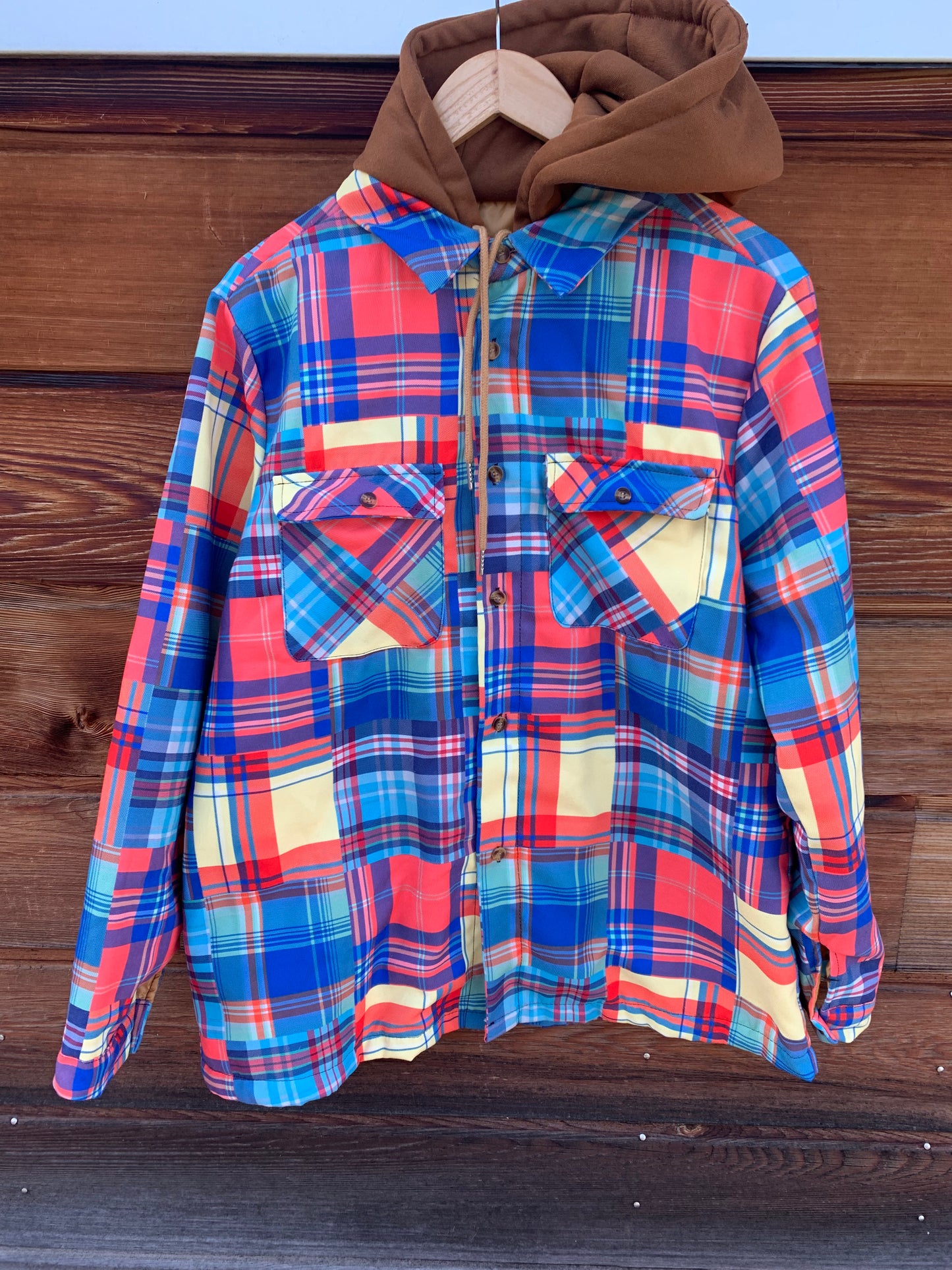 Veste colorée à carreaux avec capuche T.L