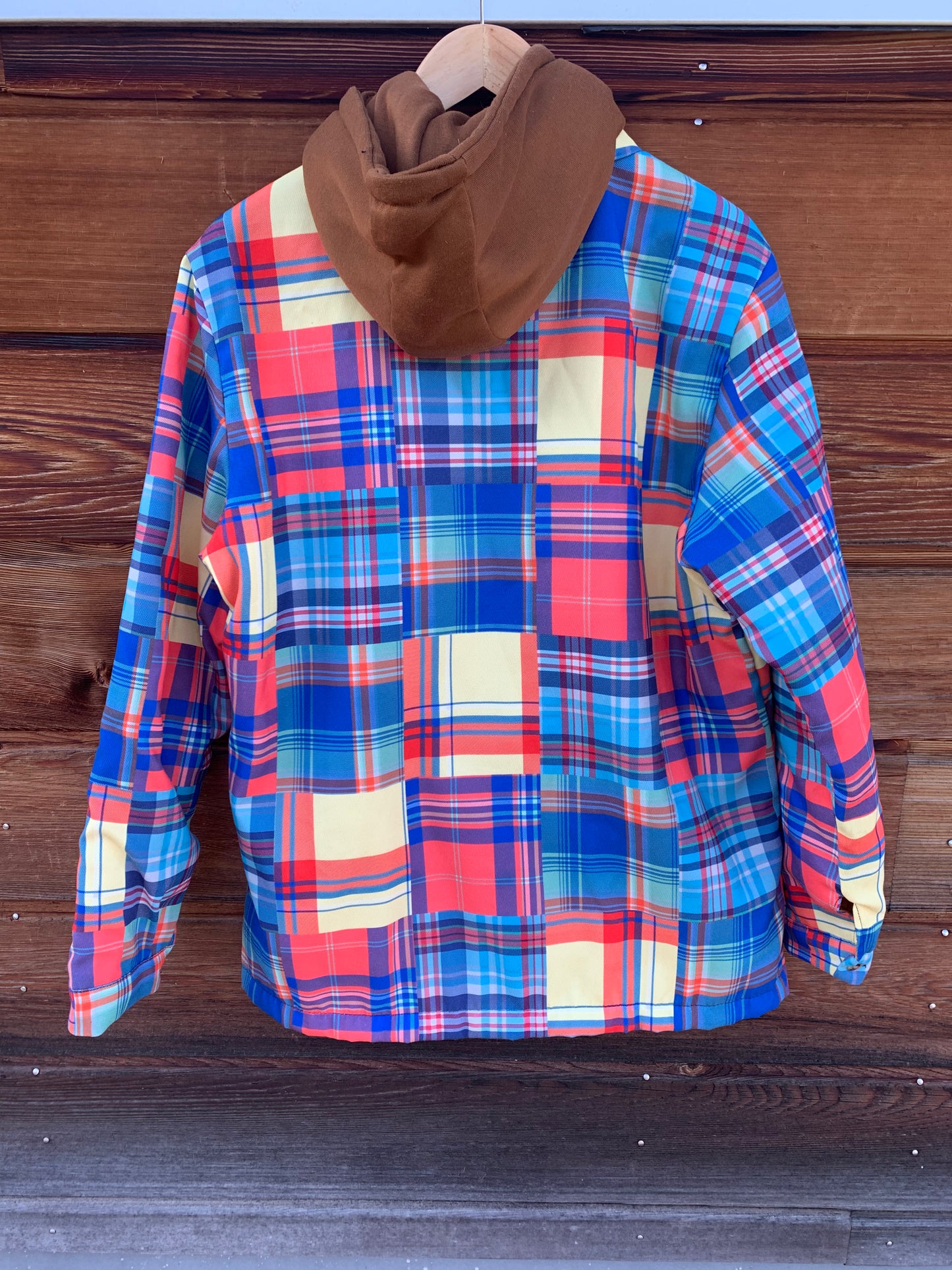Veste colorée à carreaux avec capuche T.L
