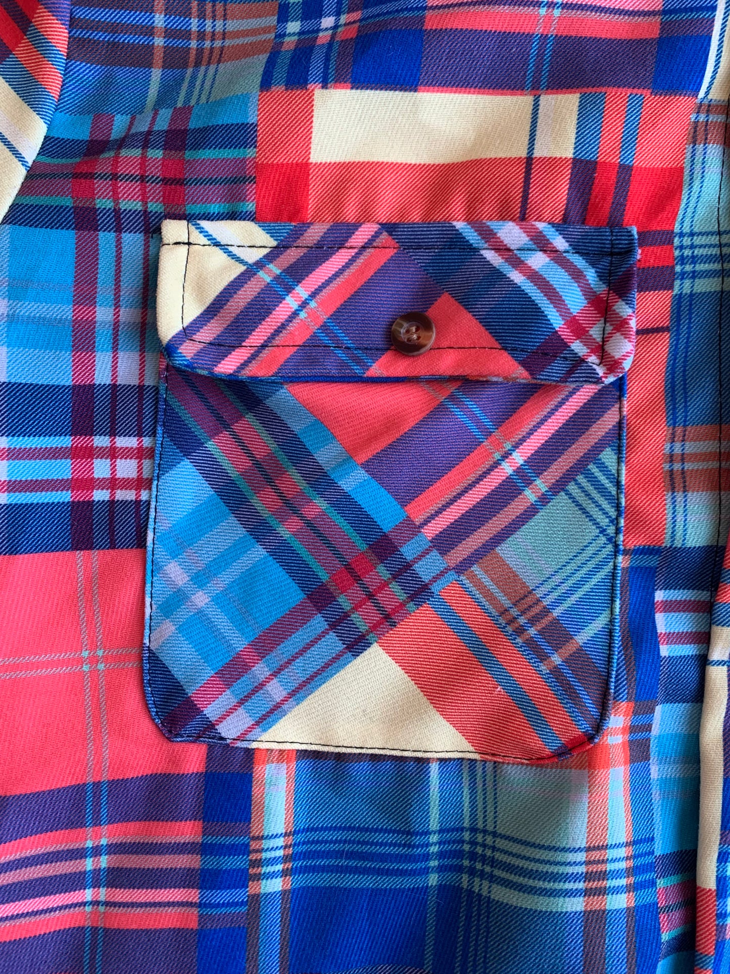 Veste colorée à carreaux avec capuche T.L
