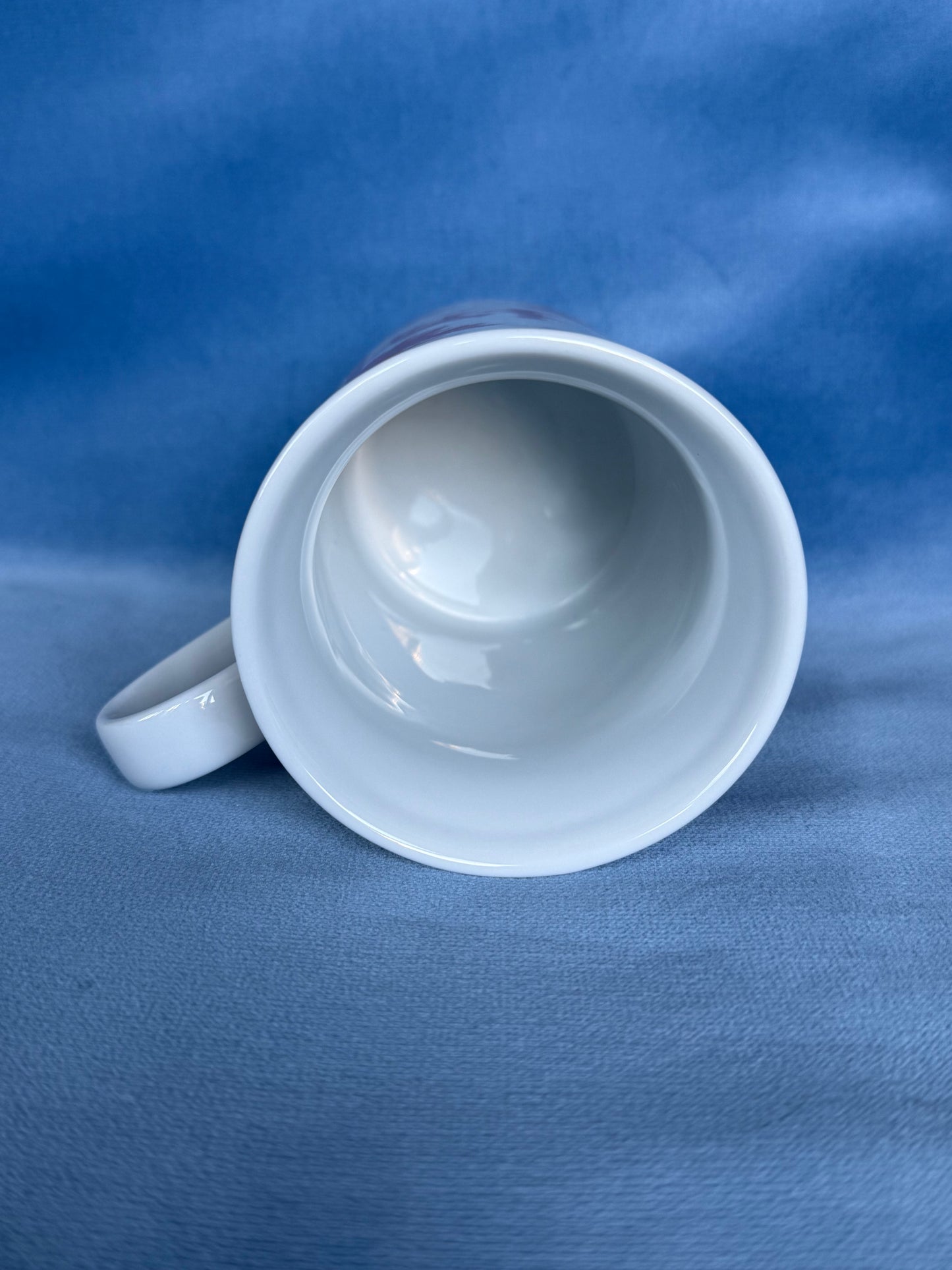 Tasse motif toile de jouy en porcelaine