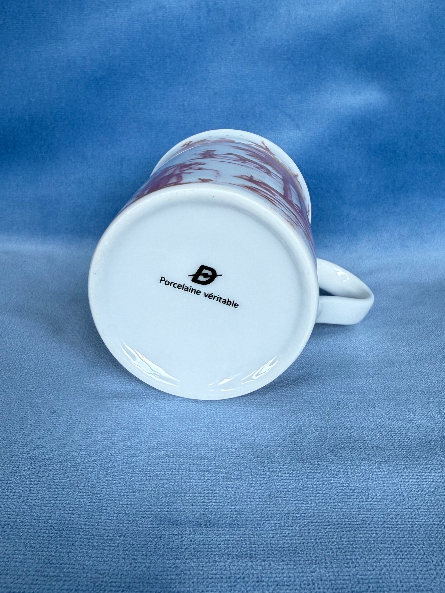 Tasse motif toile de jouy en porcelaine