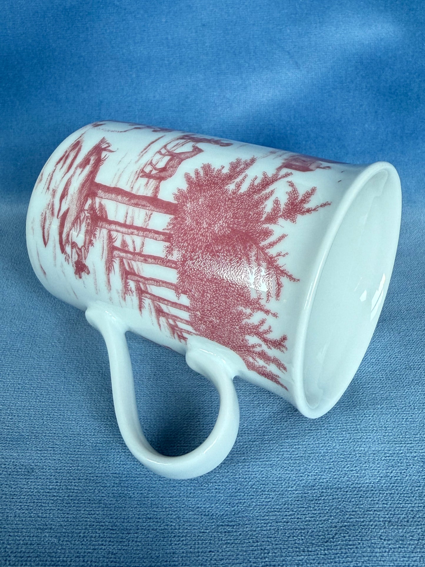 Tasse motif toile de jouy en porcelaine