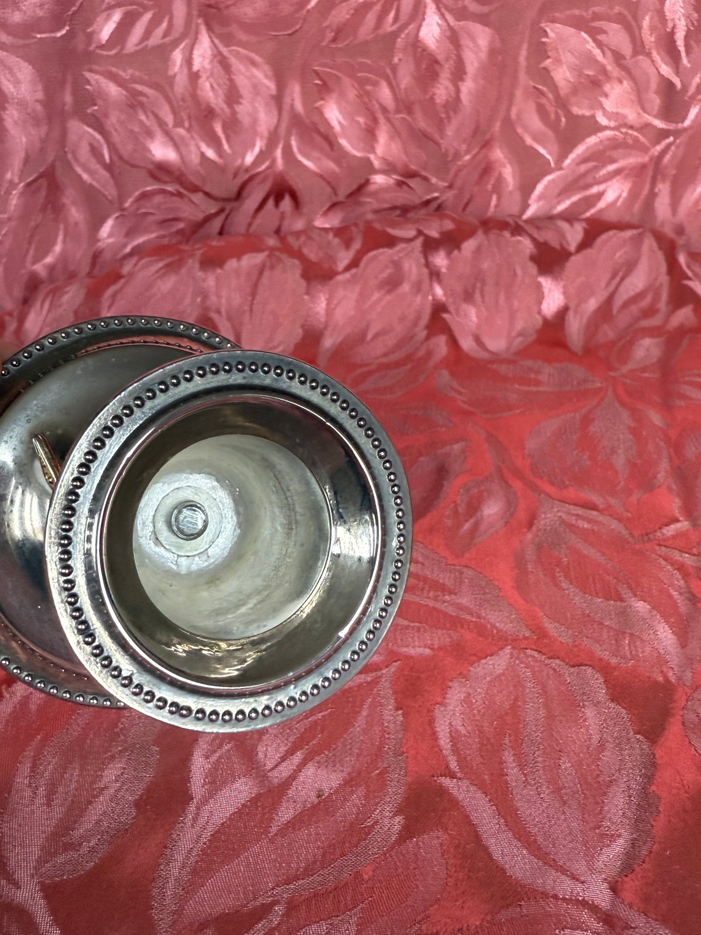 Bougeoir vintage en métal argenté et noeud doré