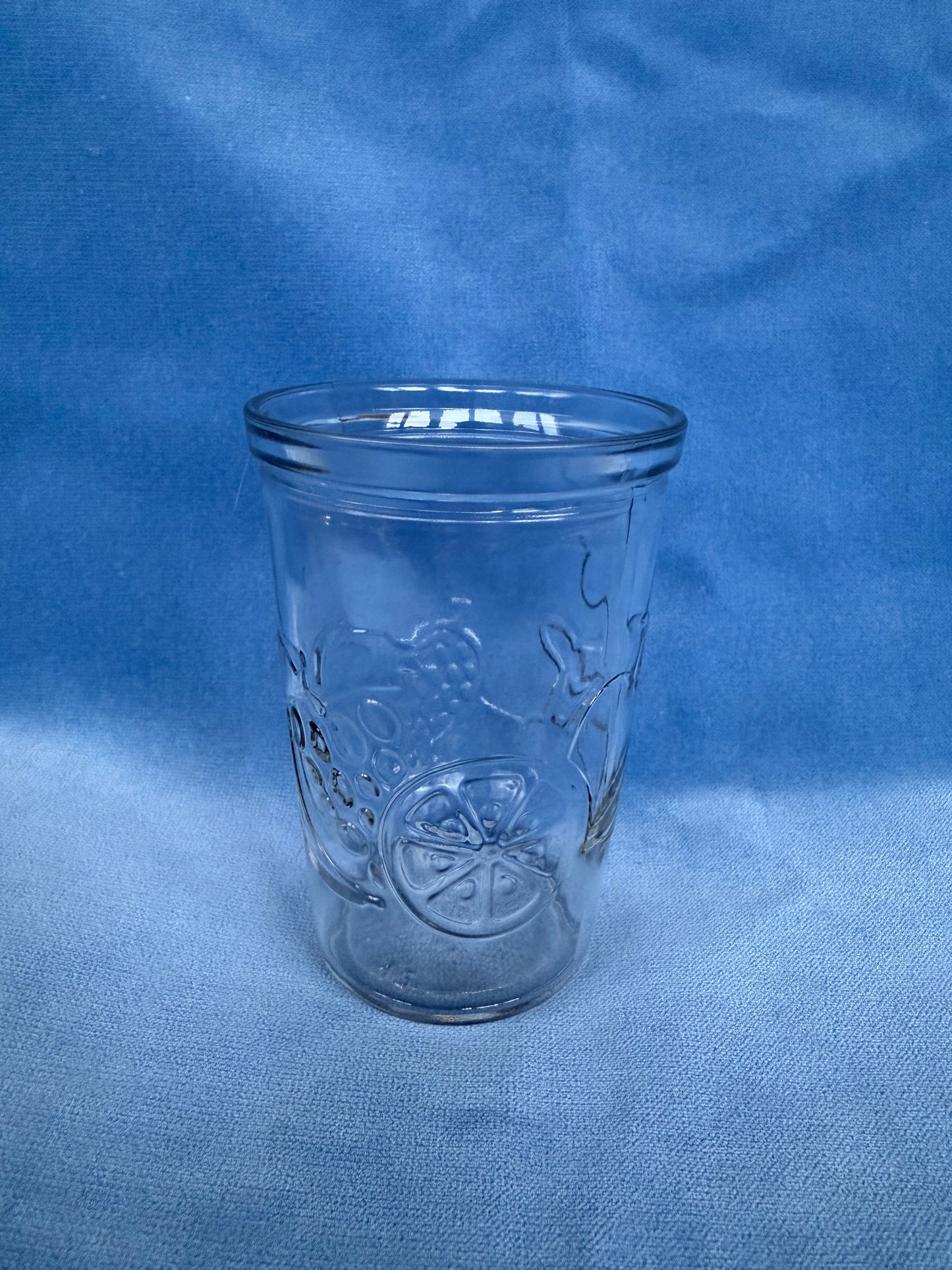 Sept verres à eau en verre reliefs fruits
