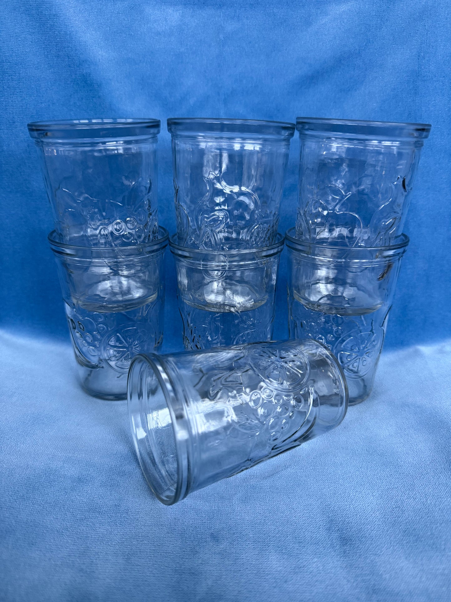 Sept verres à eau en verre reliefs fruits