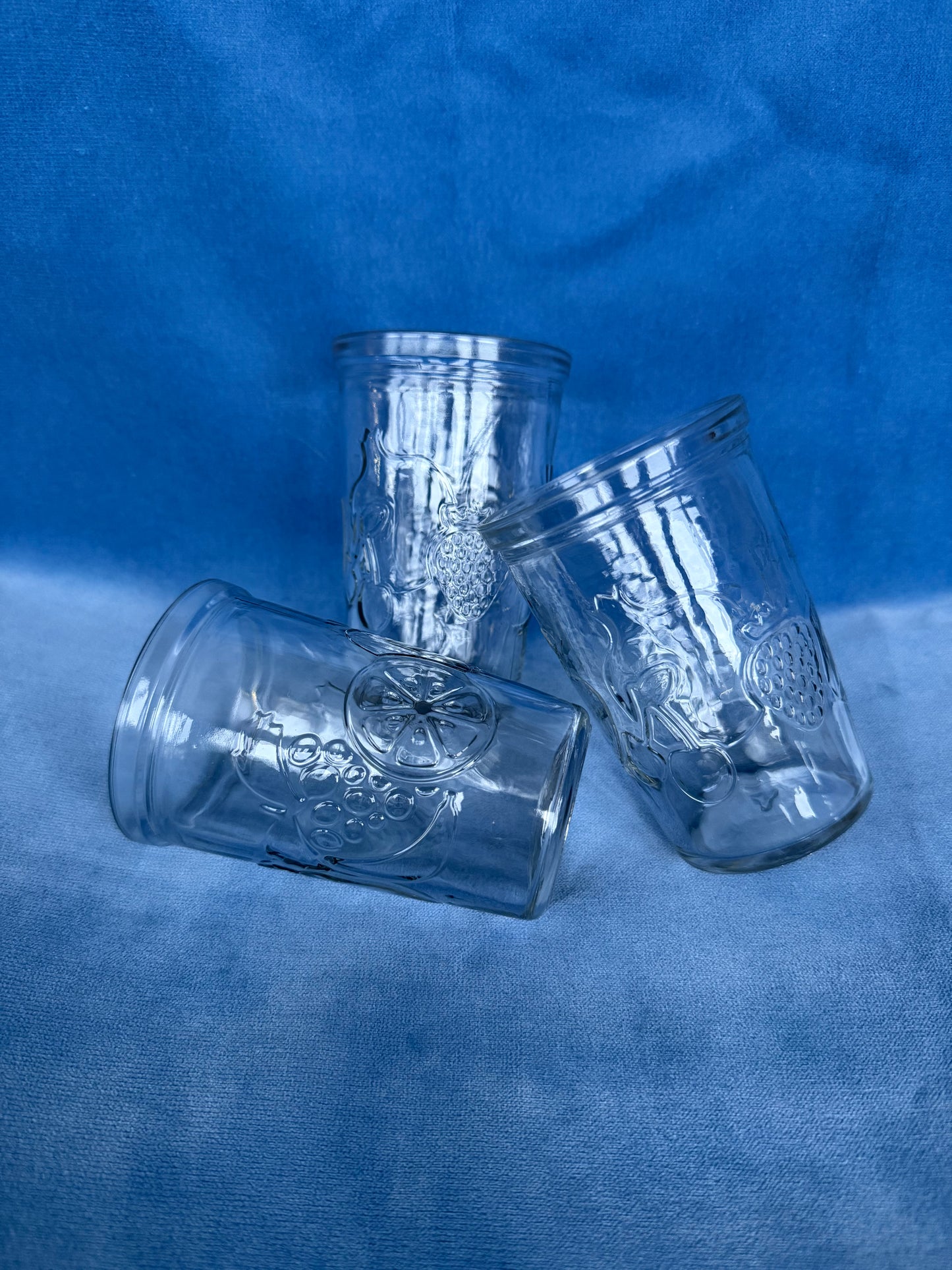Sept verres à eau en verre reliefs fruits