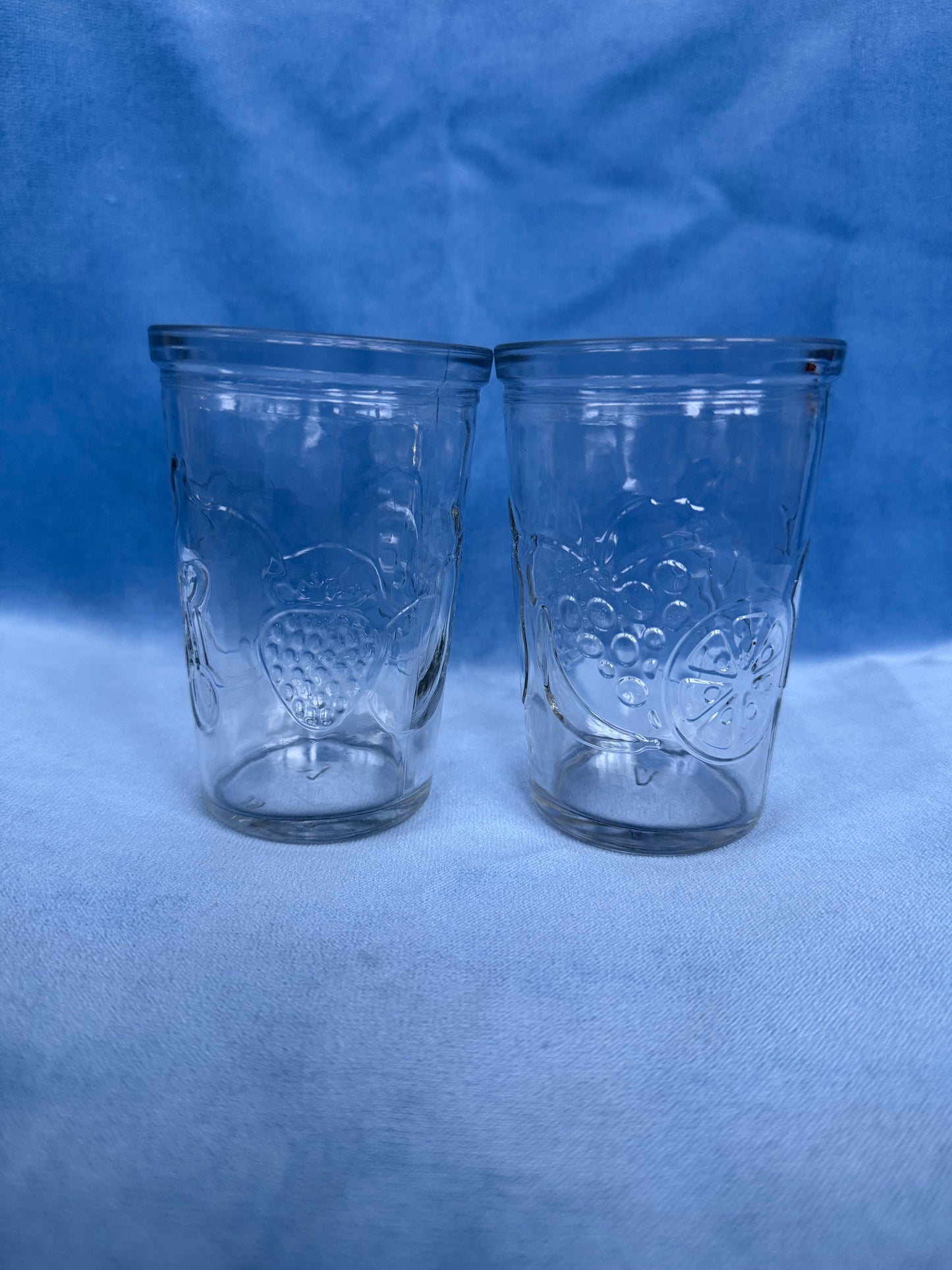 Sept verres à eau en verre reliefs fruits