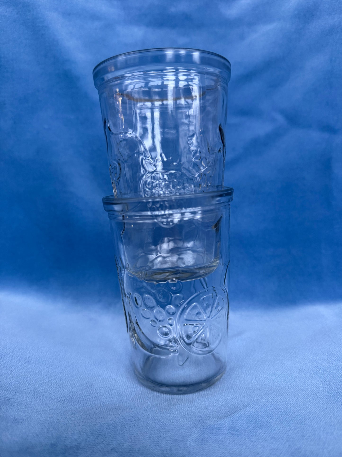 Sept verres à eau en verre reliefs fruits