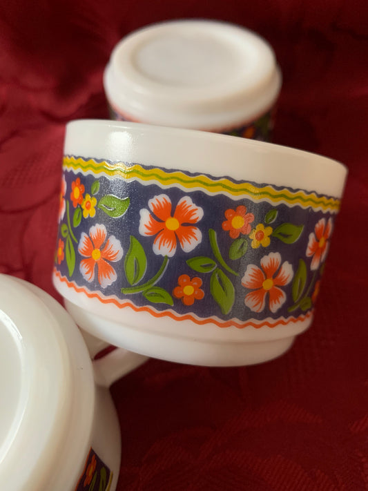 Trois tasses Arcopal France vintage