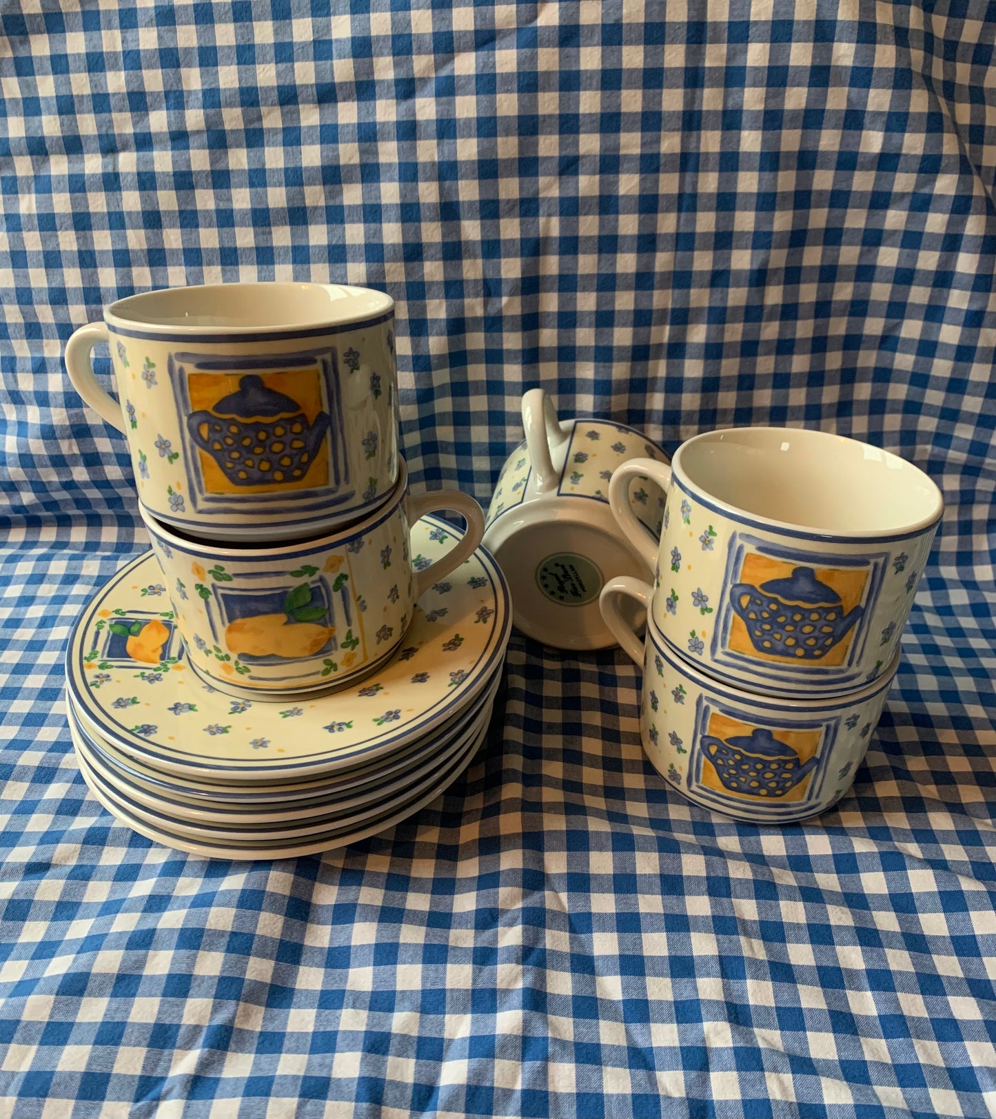Cinq tasses thé / café en porcelaine avec leurs assiette Royal Five Stars