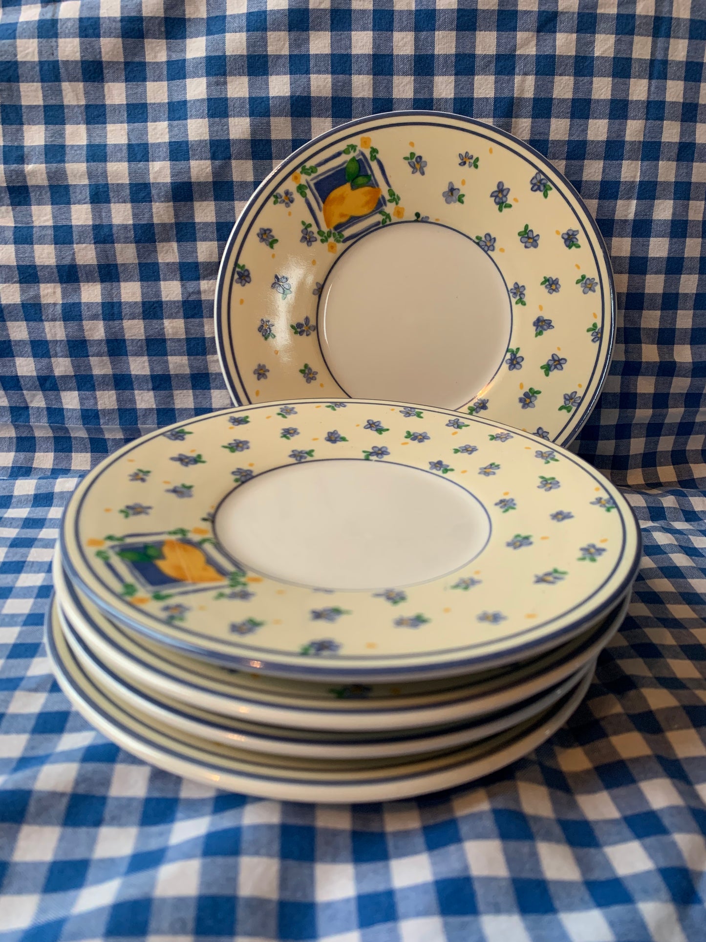 Cinq tasses thé / café en porcelaine avec leurs assiette Royal Five Stars