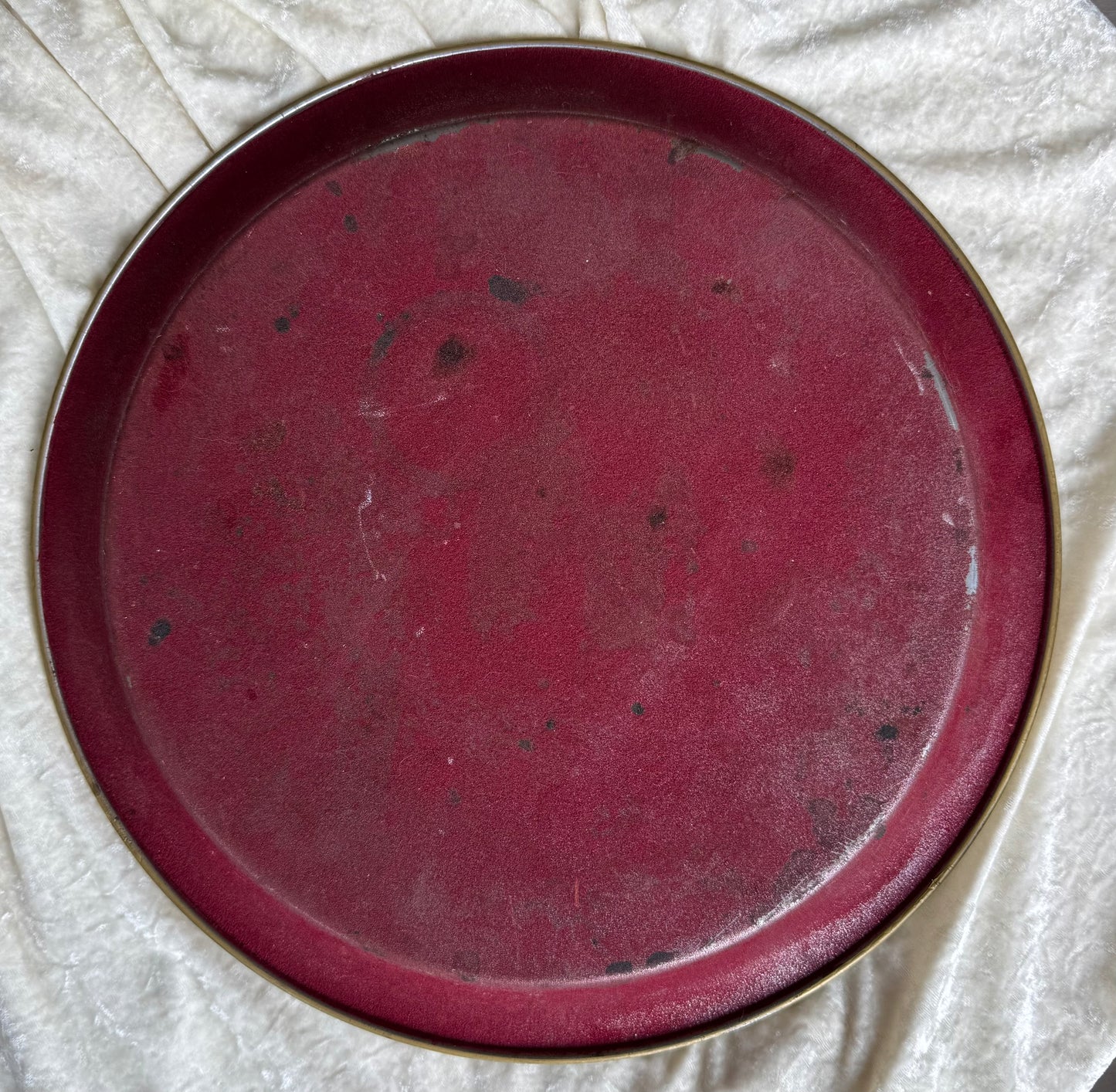 Plateau rond métallique ancien avec dessin de rose
