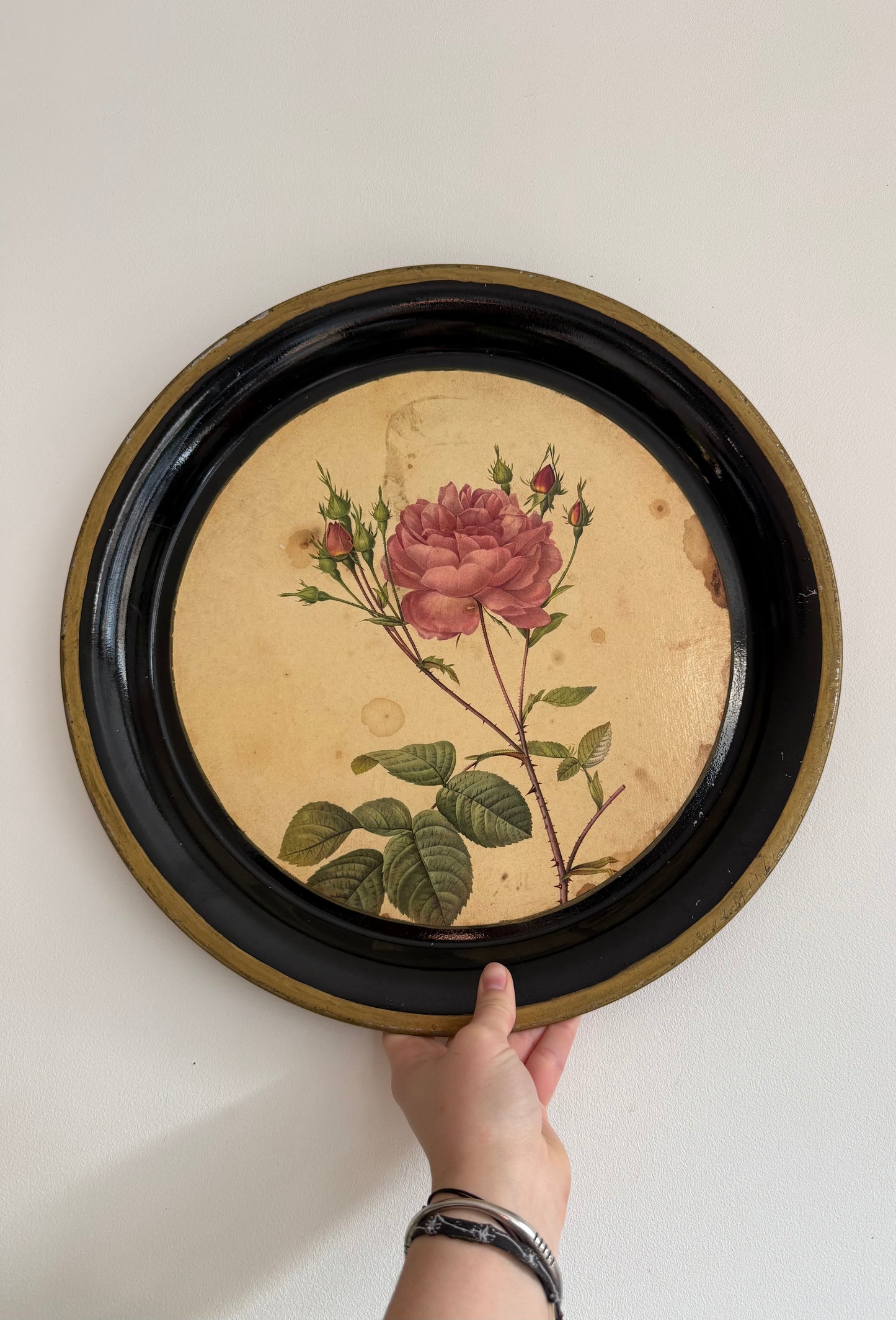 Plateau rond métallique ancien avec dessin de rose