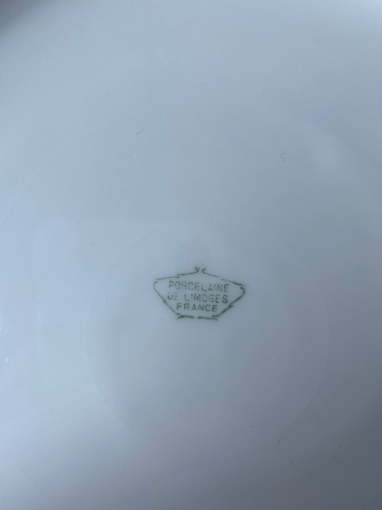 Quatre assiettes en porcelaine de Limoges