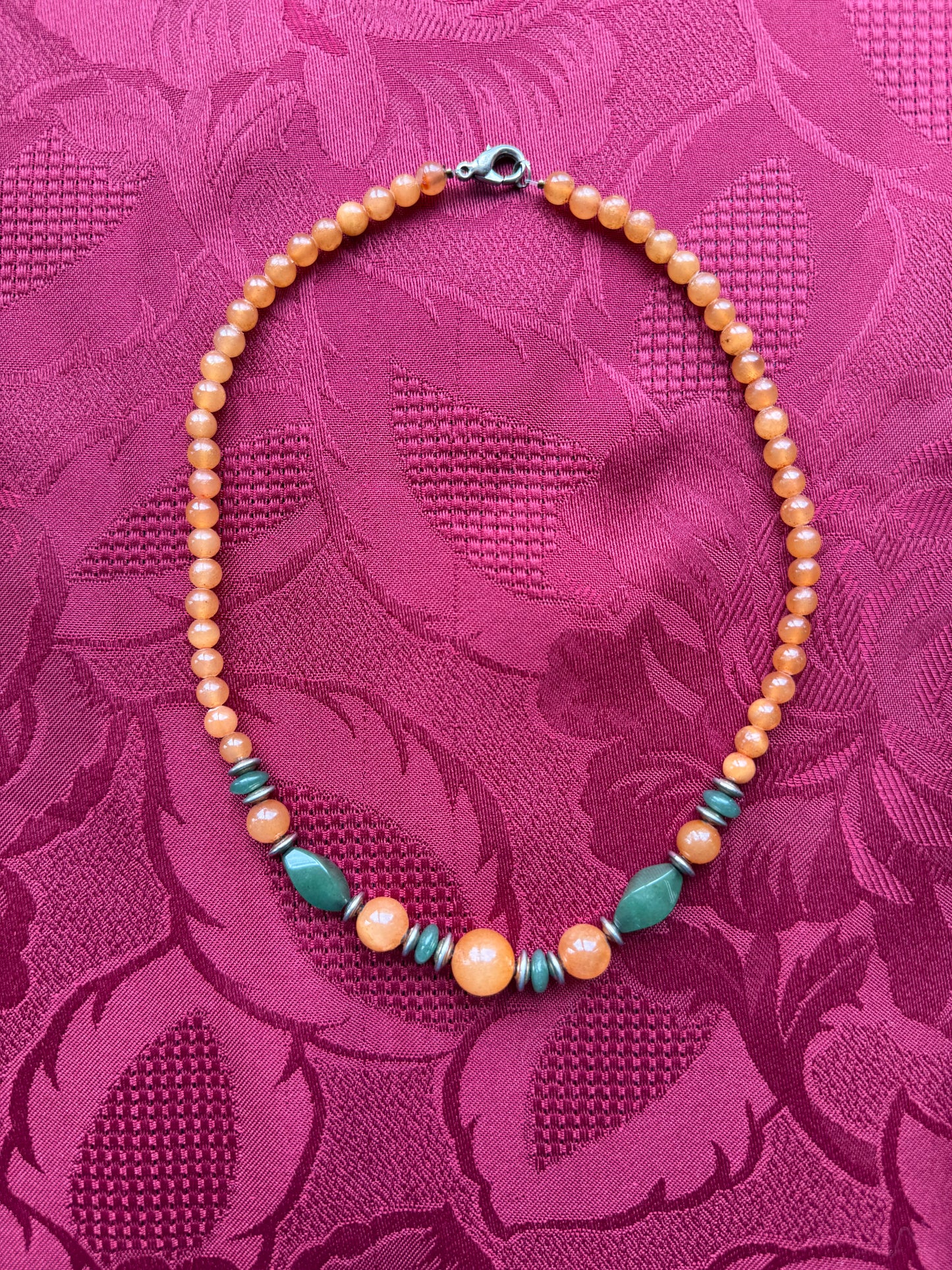 Collier vintage de perles orange et vertes