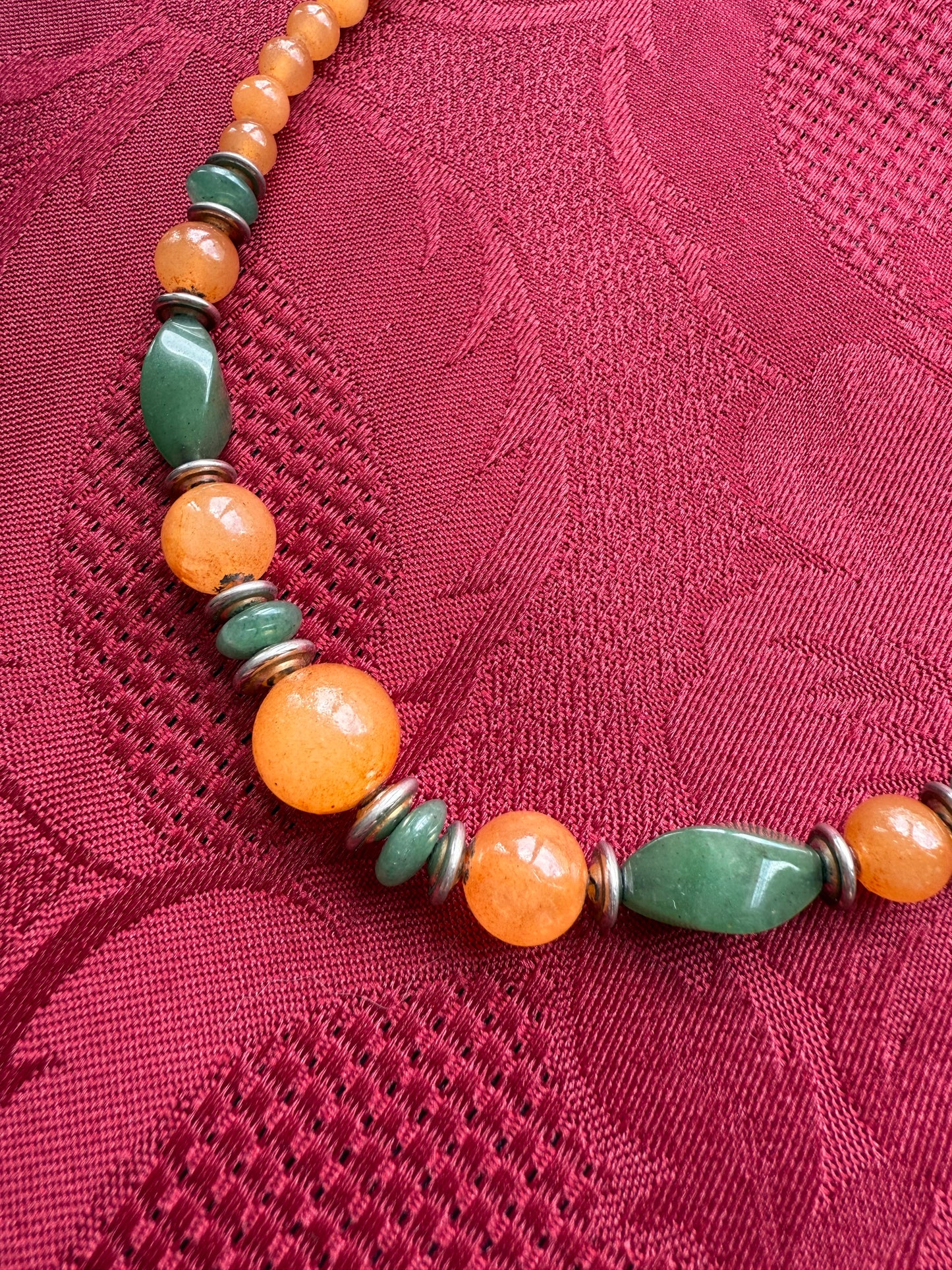 Collier vintage de perles orange et vertes