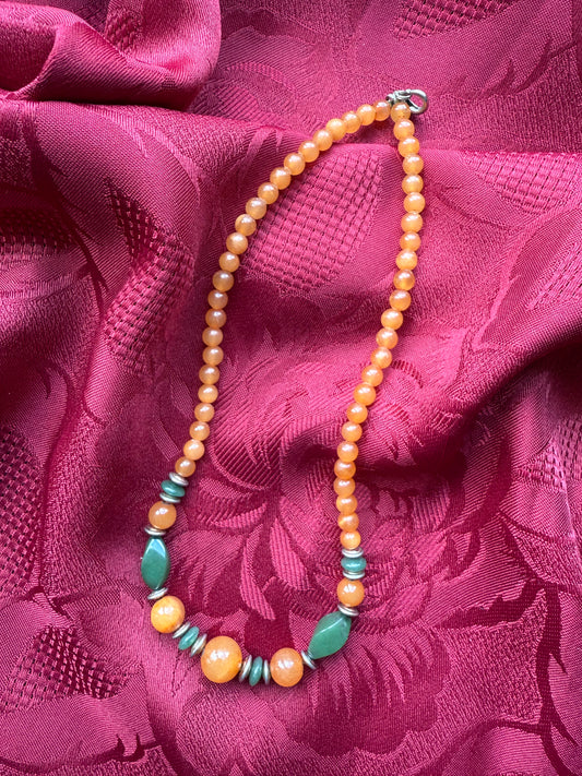 Collier vintage de perles orange et vertes