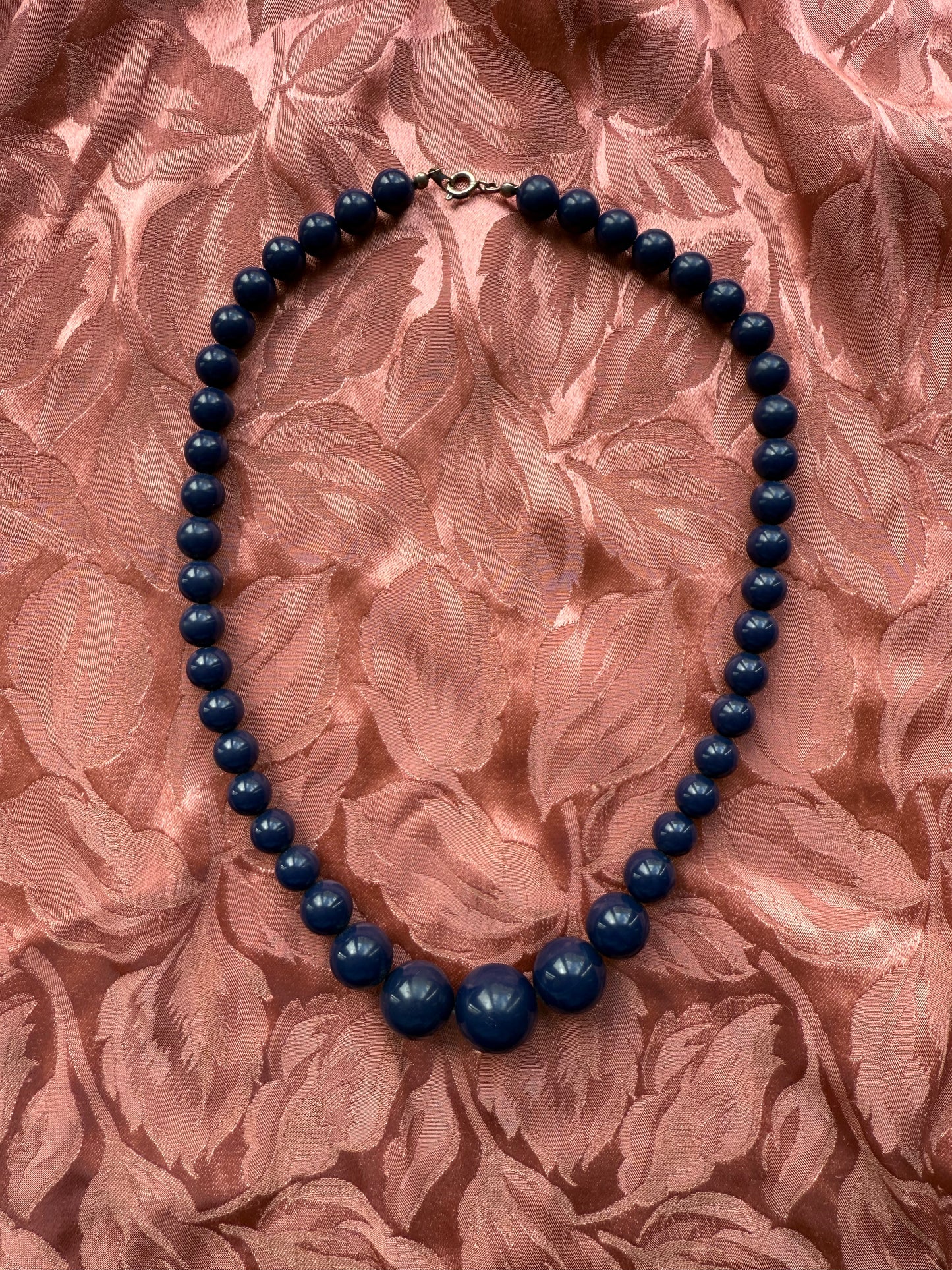 Collier vintage perles rondes bleu foncé