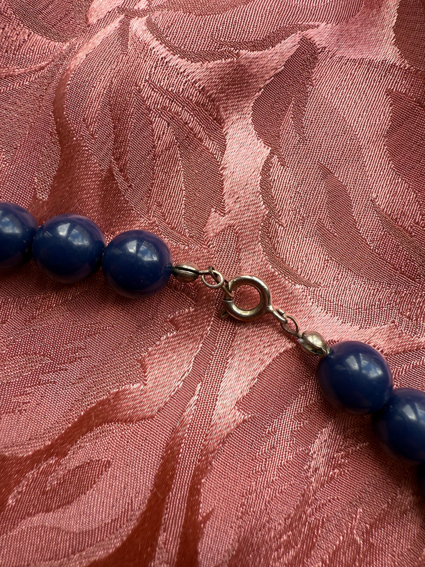Collier vintage perles rondes bleu foncé