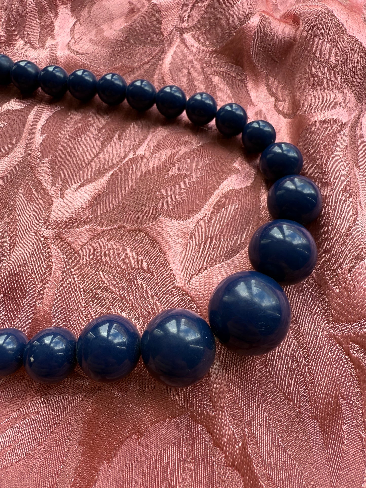 Collier vintage perles rondes bleu foncé