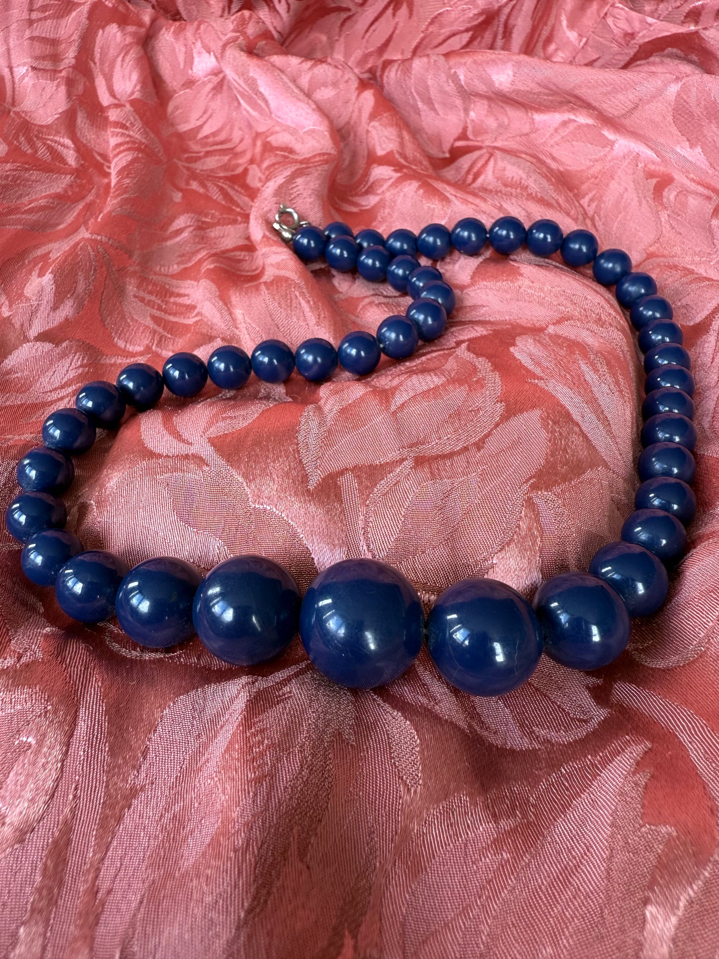 Collier vintage perles rondes bleu foncé