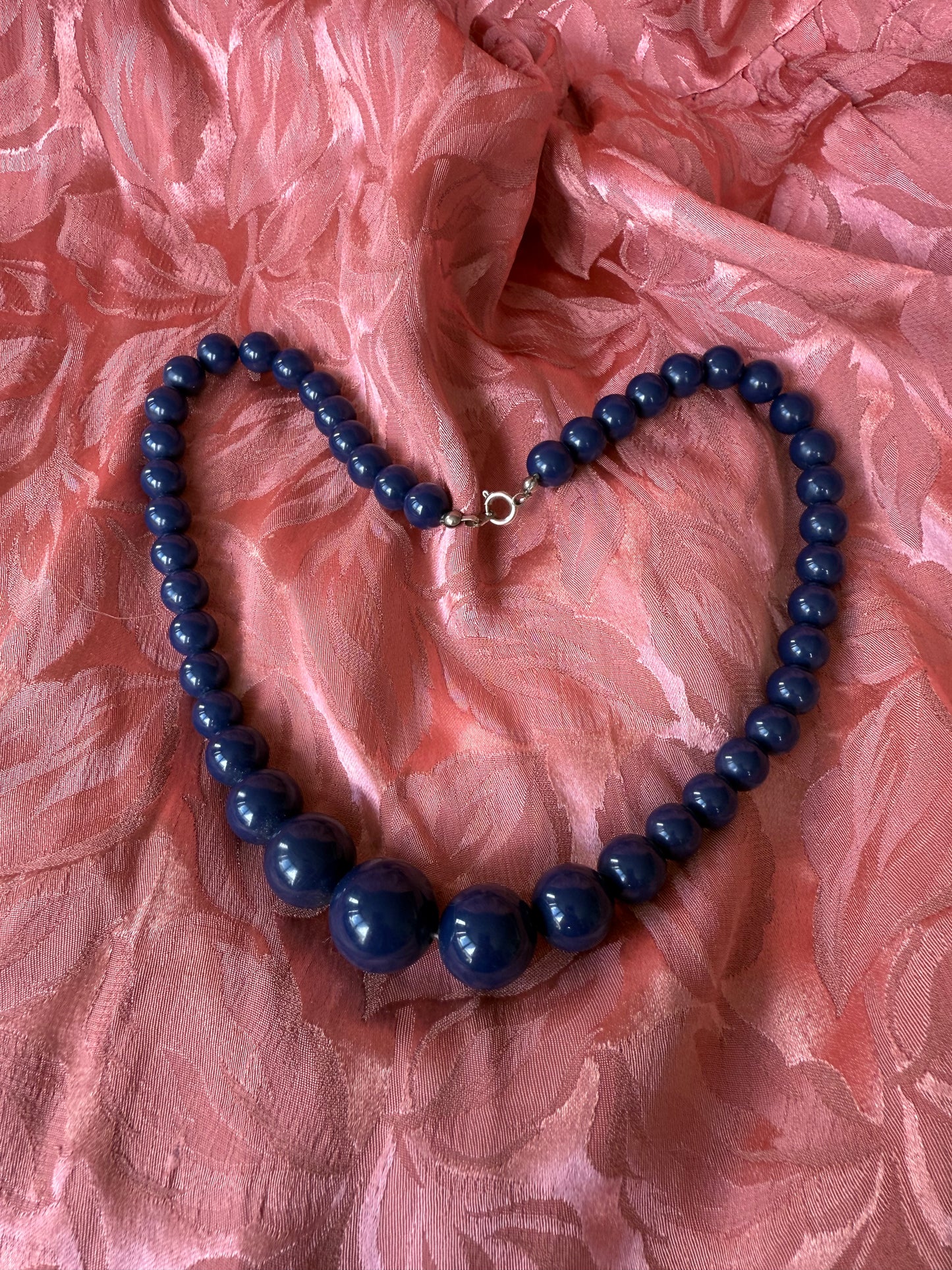 Collier vintage perles rondes bleu foncé