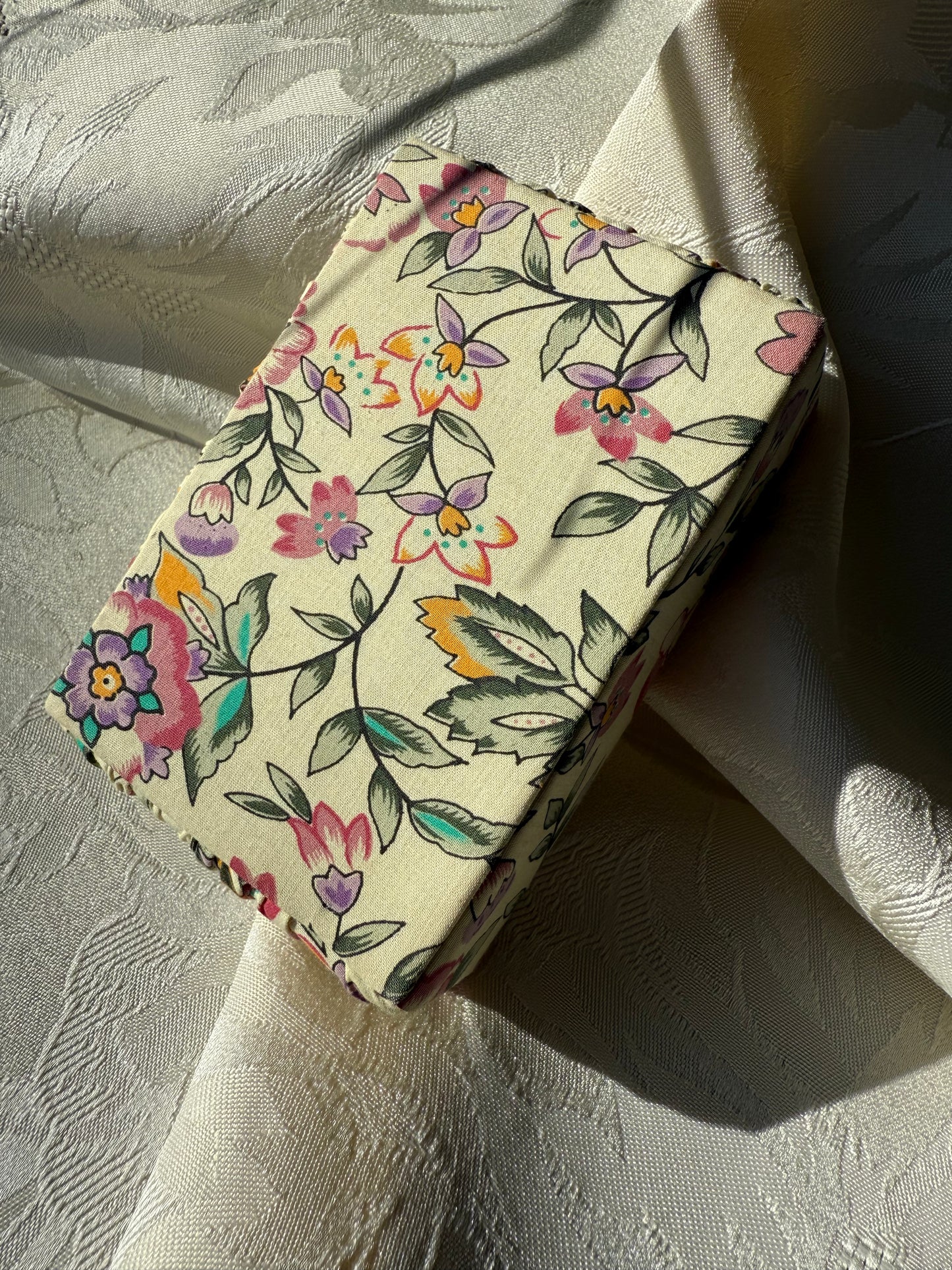 Boîte à bijoux vintage en tissu