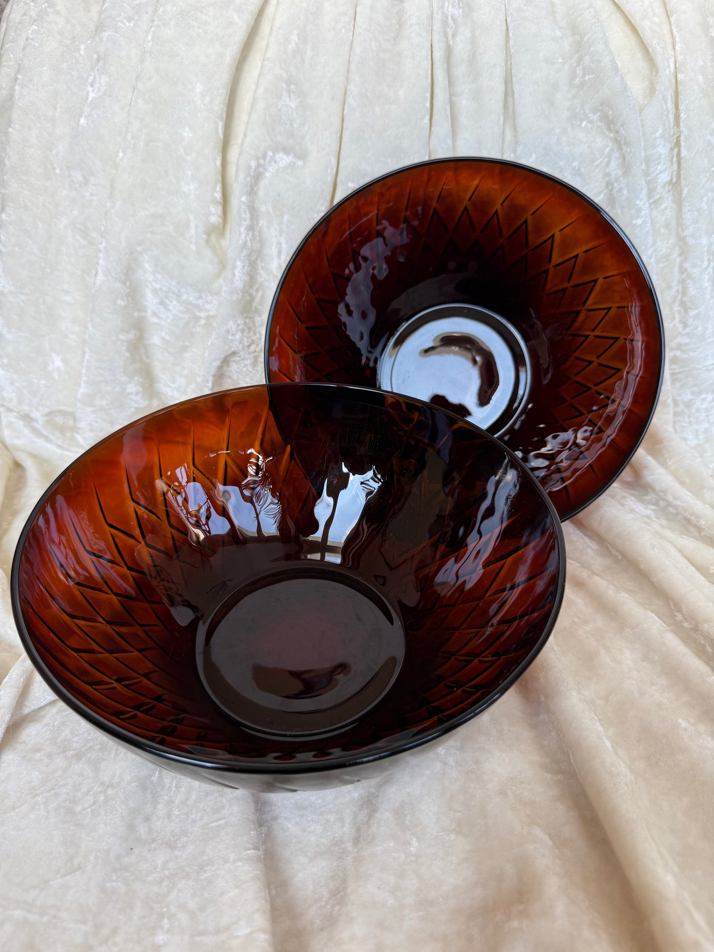 Deux saladiers en verre ambré France 70's