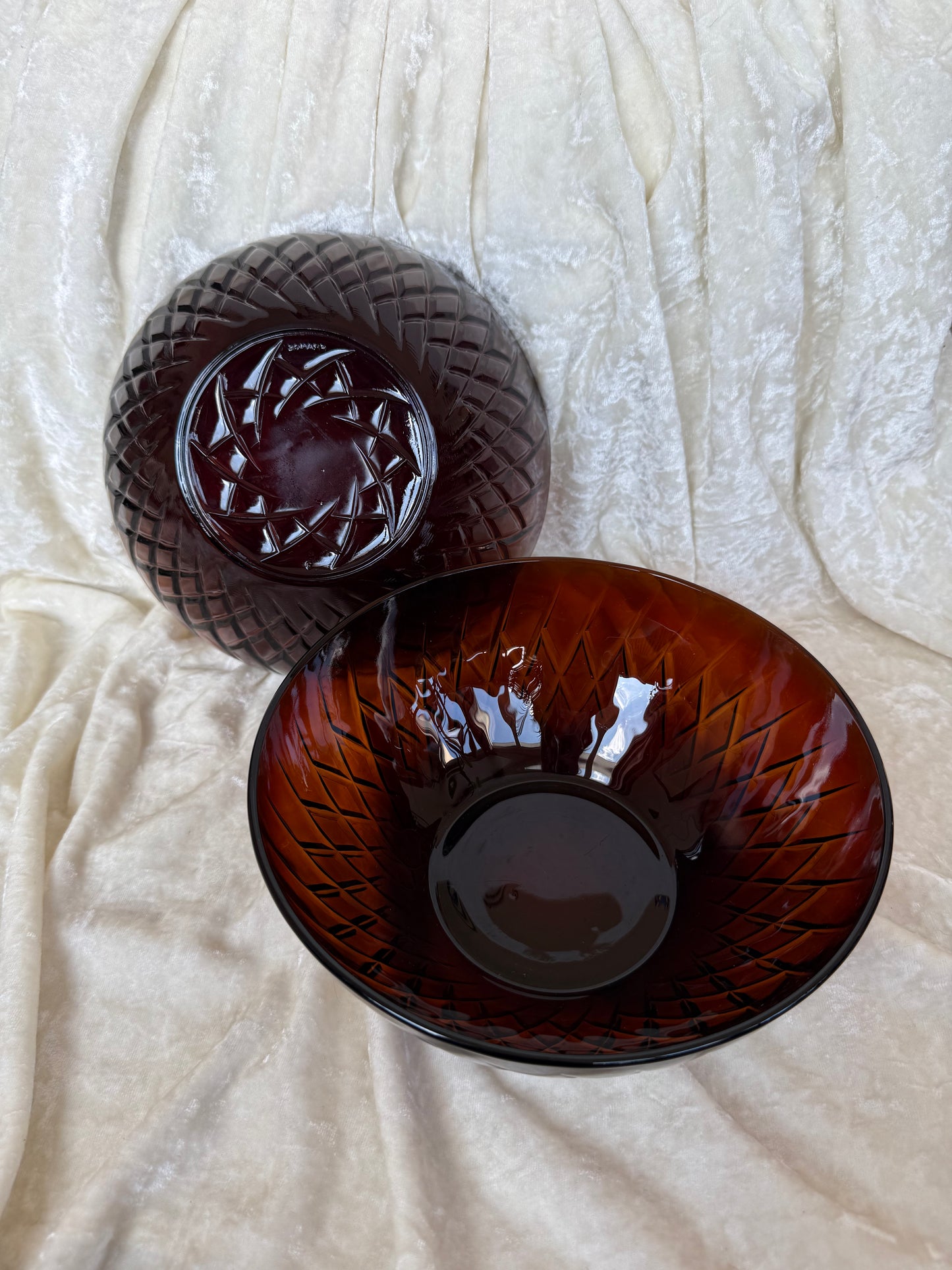 Deux saladiers en verre ambré France 70's