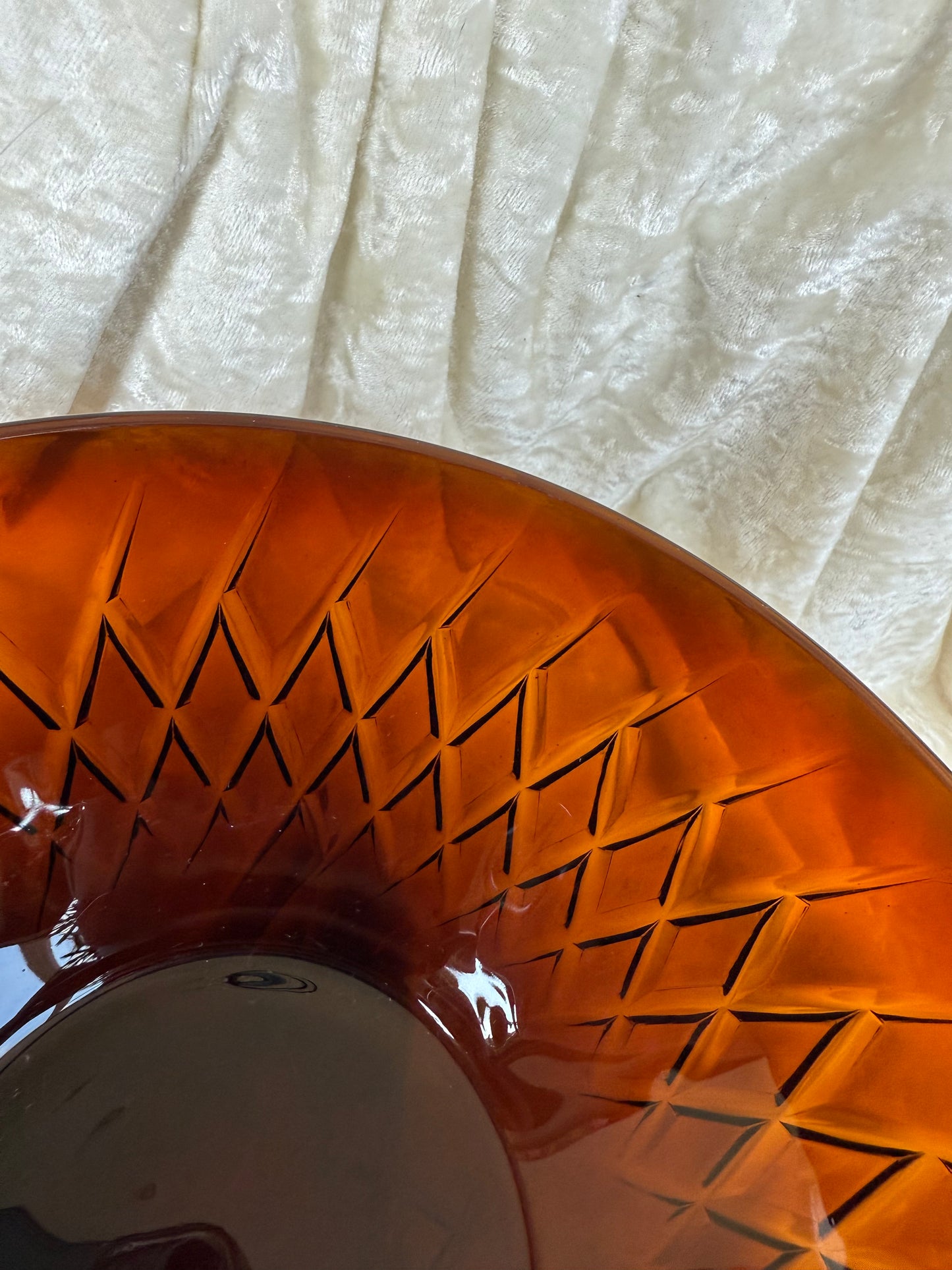 Deux saladiers en verre ambré France 70's