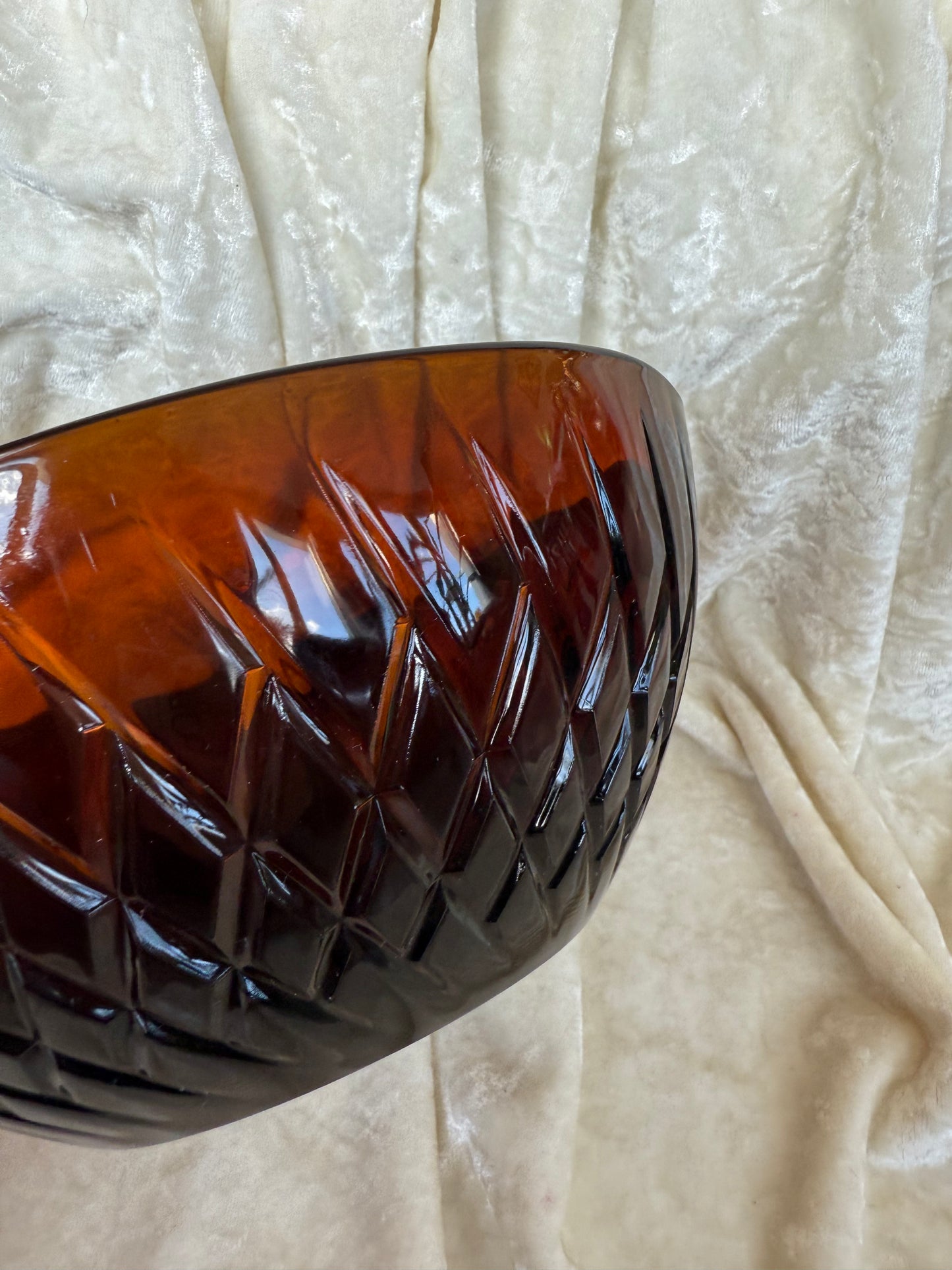 Deux saladiers en verre ambré France 70's