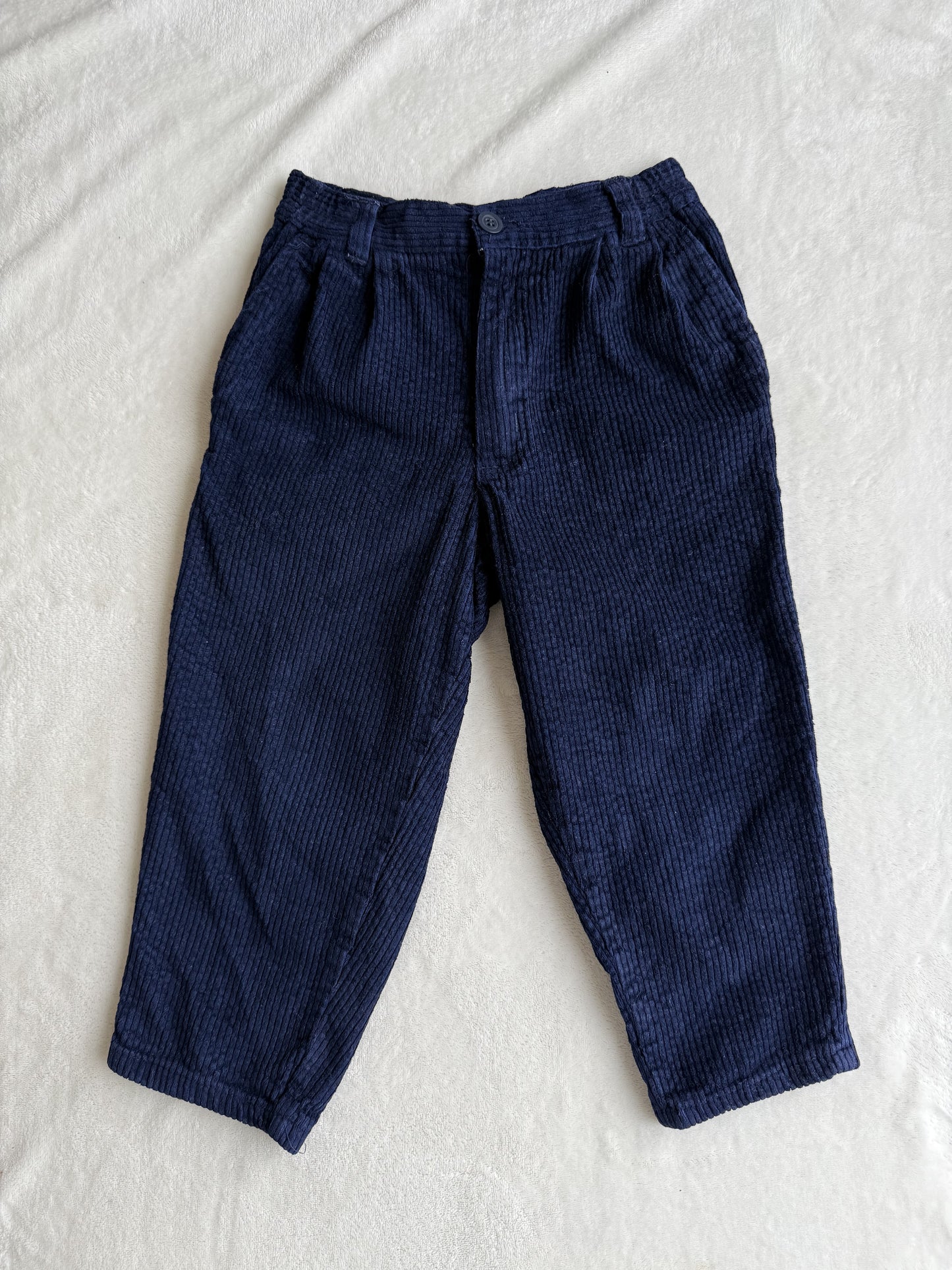 Pantalon bleu foncé en velours côtelé T.4 ans
